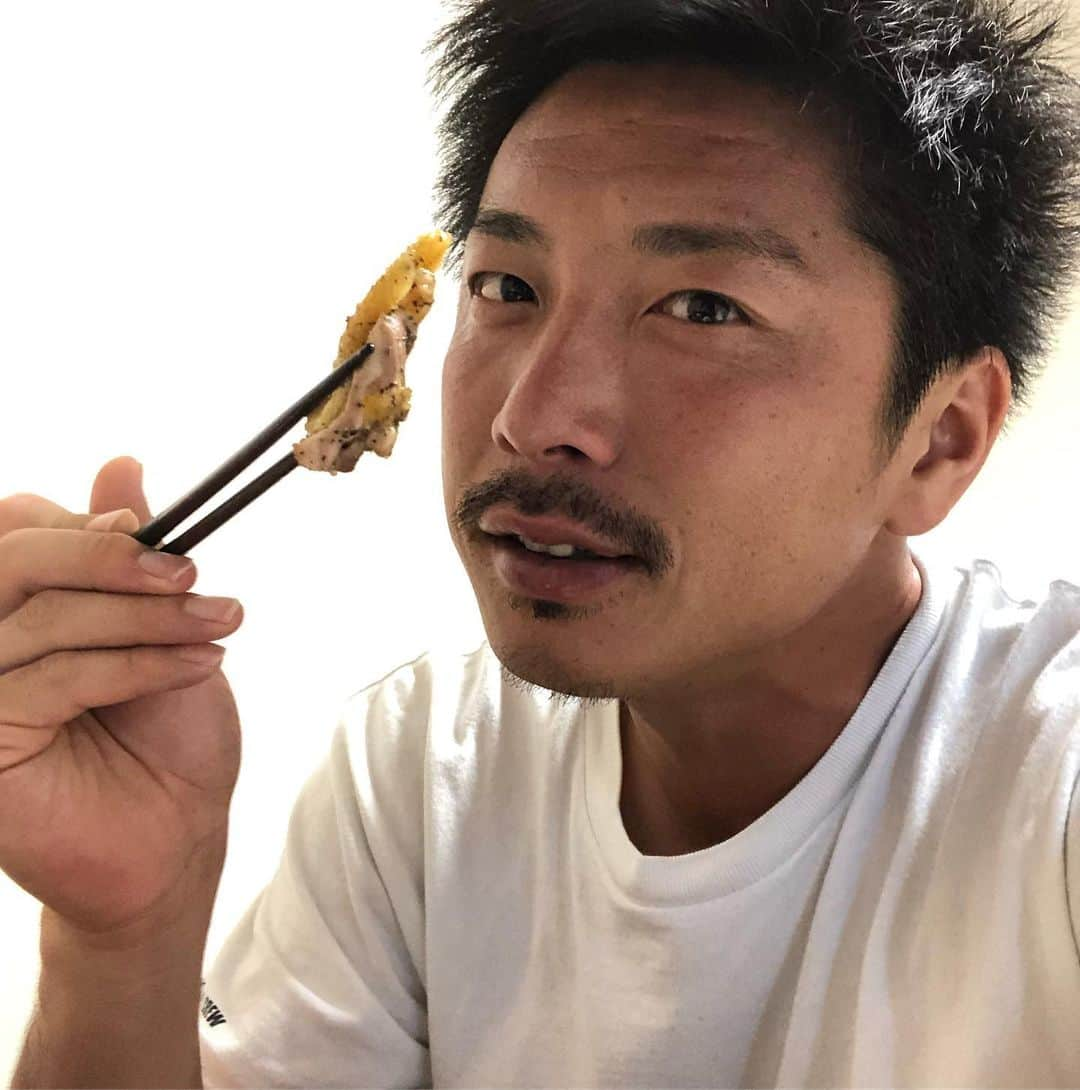 加藤順大さんのインスタグラム写真 - (加藤順大Instagram)「最近料理を始めて、毎日料理するのが楽しくなってる。 手際も良くなってる気がする。 練習場の近くに新鮮な #京かしわ という鶏肉を売っているお店がありそこで調達したお肉を今日は塩胡椒とレモン汁で♪ こりこりで美味しい〜。 おそらく料理投稿が増えるけど、かわらずに #ナカマー や景色やら載せるのでかわらずよろしくお願いします！！ #nobu飯 #料理Jリーガー #ジドリー #料理男子 #料理おじさん #料理男 #スタジアムグルメ監修コーナー作りたい」5月22日 18時27分 - nobuhiro1