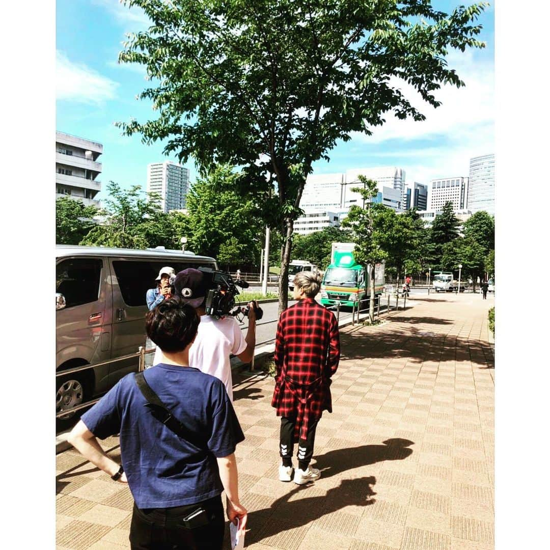 EINSHTEINさんのインスタグラム写真 - (EINSHTEINInstagram)「明日も頑張りましょう🎥🎙 にしても今日暑かったな〜☀️」5月22日 18時19分 - einshtein777