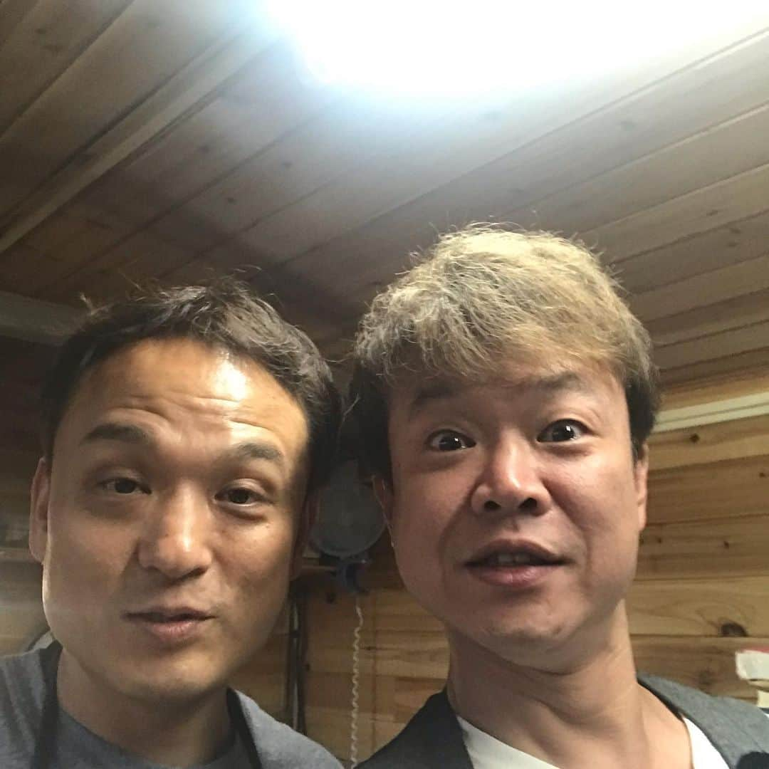 大溝清人さんのインスタグラム写真 - (大溝清人Instagram)「地元の同級生と 地元で。  志賀島の有名な 金印ドックの２代目店長。  金印ドックがマジで美味い❗️ 是非お越しを！  #福岡 #志賀島 #金印ドック #バッドボーイズ清人 #お笑い #芸人 #よしもと #ホットドッグ #海 #美味しい #B級グルメ」5月22日 18時24分 - badboys_kiyoto93