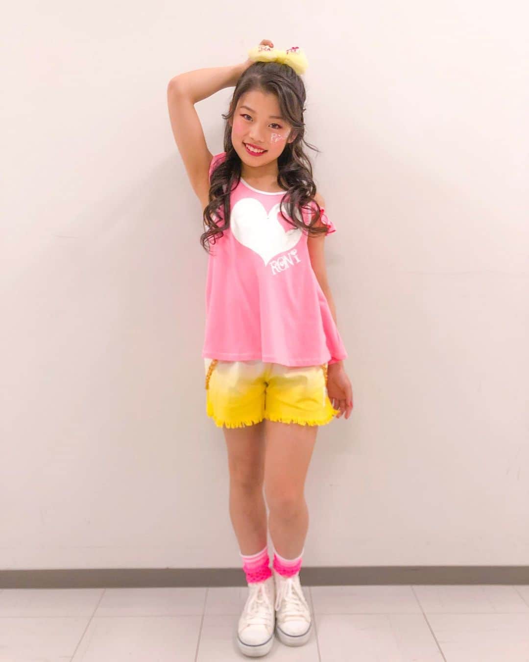 のインスタグラム：「. 💛🧡New arrival🧡💛﻿ ﻿﻿ SUMMER COLLECTION入荷﻿﻿ ﻿﻿ 明日以降、順次入荷いたします。﻿ 各店の入荷状況はお近くの﻿ 店舗にお問い合わせください。﻿﻿ ﻿﻿ コドモランド本日19時より販売スタート﻿﻿ ★ @kodomoland_official ﻿﻿ ﻿﻿ ﻿﻿ #RONI ﻿ #roni ﻿ #ロニィ﻿﻿ #kids ﻿ #kidsfashion ﻿ #キッズ﻿﻿ #キッズファッション ﻿ #子供服 ﻿ #子供﻿﻿ #model﻿ #サマーコーデ」