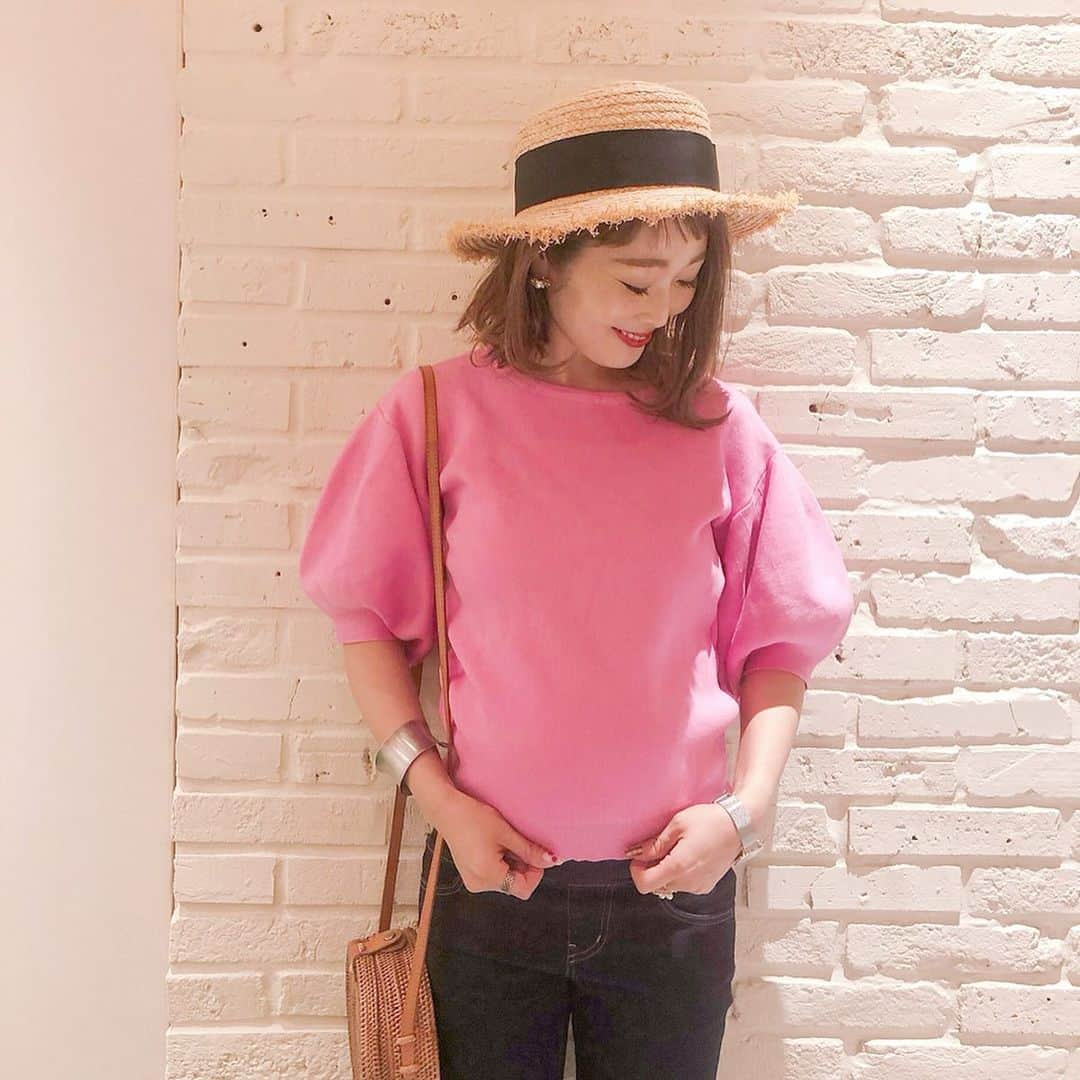 Kikuno Sayumiさんのインスタグラム写真 - (Kikuno SayumiInstagram)「〻pink knit〻 ・ ・ ・ 可愛すぎるピンクのパフスリーブニット𓂃 ・ 袖がお気に入り♡♡ @nydollnydoll のものだよ。 ・ ・ お腹が目立ってちょい恥ずかしかったから上にシャツを羽織った😂 ・ でも、期間限定のこのお腹が愛おしくもある☺️記念にパチリ📸 ・ ・ ・ tops▶ @nydollnydoll denim▶ @uniqlo ・ ・ ・ #ファッション#コーデ#fashion#ママ#ママコーデ#ponte_fashion #プチプラコーデ#大人カジュアル#ヘアアレンジ#大人可愛い#ジユジョ#chao_app#패션스타그램#옷스타그램#오오티디#シンプルコーデ#158cmコーデ #158cm #春#マタニティコーデ#インスタ映え#原宿カフェ#ピンクニット#マタニティデニム#マタニティウルトラストレッチジーンズ#ピンク#妊娠7ヶ月」5月22日 18時29分 - sayumikikuno