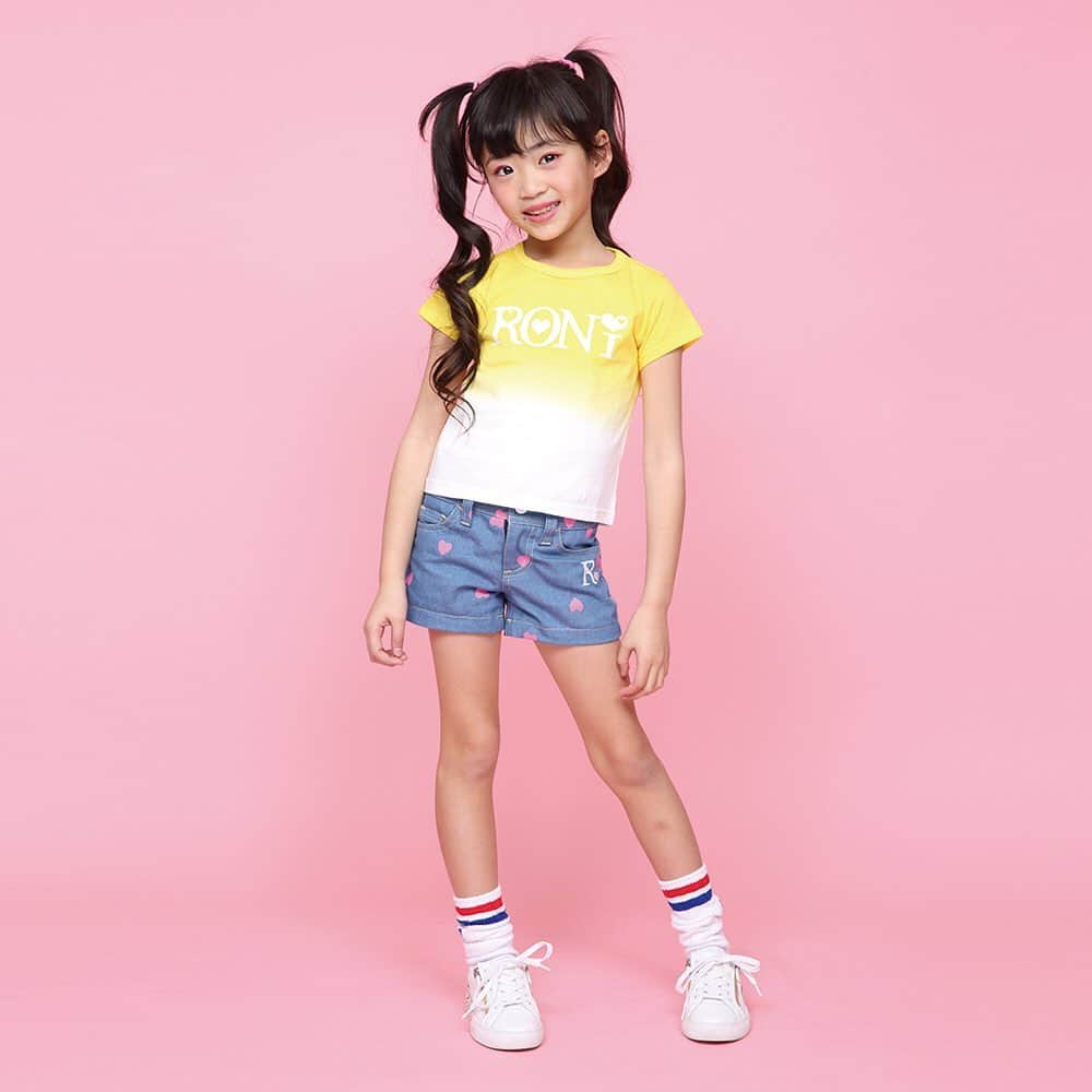 のインスタグラム：「. 💛🧡New arrival🧡💛﻿ ﻿﻿ SUMMER COLLECTION入荷﻿﻿ ﻿﻿ 明日以降、順次入荷いたします。﻿ 各店の入荷状況はお近くの﻿ 店舗にお問い合わせください。﻿﻿ ﻿﻿ コドモランド本日19時より販売スタート﻿﻿ ★ @kodomoland_official ﻿﻿ ﻿﻿ ﻿﻿ #RONI ﻿ #roni ﻿ #ロニィ﻿﻿ #kids ﻿ #kidsfashion ﻿ #キッズ﻿﻿ #キッズファッション ﻿ #子供服 ﻿ #子供﻿﻿ #model﻿ #サマーコーデ」