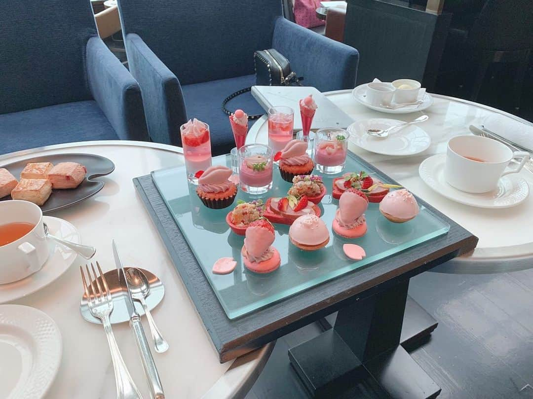 大矢真那のインスタグラム：「大好きなお友達とアフタヌーンティーしたの🥺❤️可愛かった🥺❤️ #afternoontea」