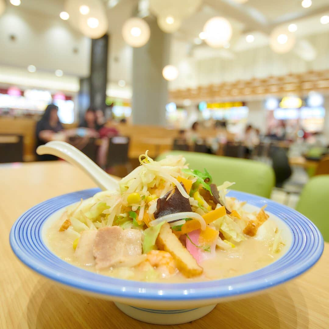 アクアシティお台場/AQUA CiTY ODAIBAさんのインスタグラム写真 - (アクアシティお台場/AQUA CiTY ODAIBAInstagram)「・ 【ODAIBA FOOD COURT】 ・ 本場の味を楽しめる、7種類の国産野菜をたっぷり食べられる長崎ちゃんぽん。ボリューム満点なので、腹ペコさんも大満足です！ ・ リンガーハット（1F） ・ #アクアシティお台場 #リンガーハット #ringerhut #長崎ちゃんぽん #野菜たっぷりちゃんぽん #チャンポン #Jjambbong #国産野菜 #麺増量無料 #ランチ #ディナー #グルメ #フードコート #ODAIBAFOODCOURT #aquacityodaiba #お台場 #アクアシティ #東京リゾー島 #odaiba #aquacity #台場 #daiba #tokyo #japan」5月22日 18時52分 - aquacity_odaiba_official