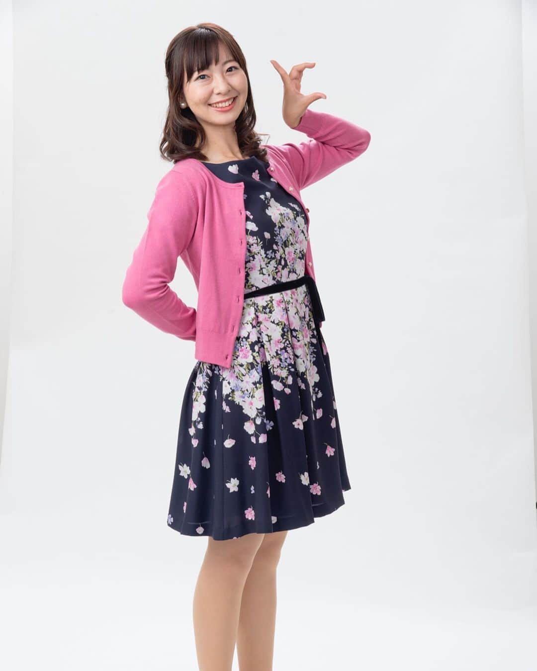 静岡朝日テレビ５chさんのインスタグラム写真 - (静岡朝日テレビ５chInstagram)「【宣材写真ちょっと出し】 9人目は、#花柄ワンピ が似合う  #宮﨑玲衣 アナウンサー‼️. ※3ページ目は、4月に入る前に撮影した抱負動画です☺️👍. #とびっきりしずおか  #とびっきり #あさひテレビ #アナウンサー #テレベンチャー」5月22日 18時46分 - satv_5ch