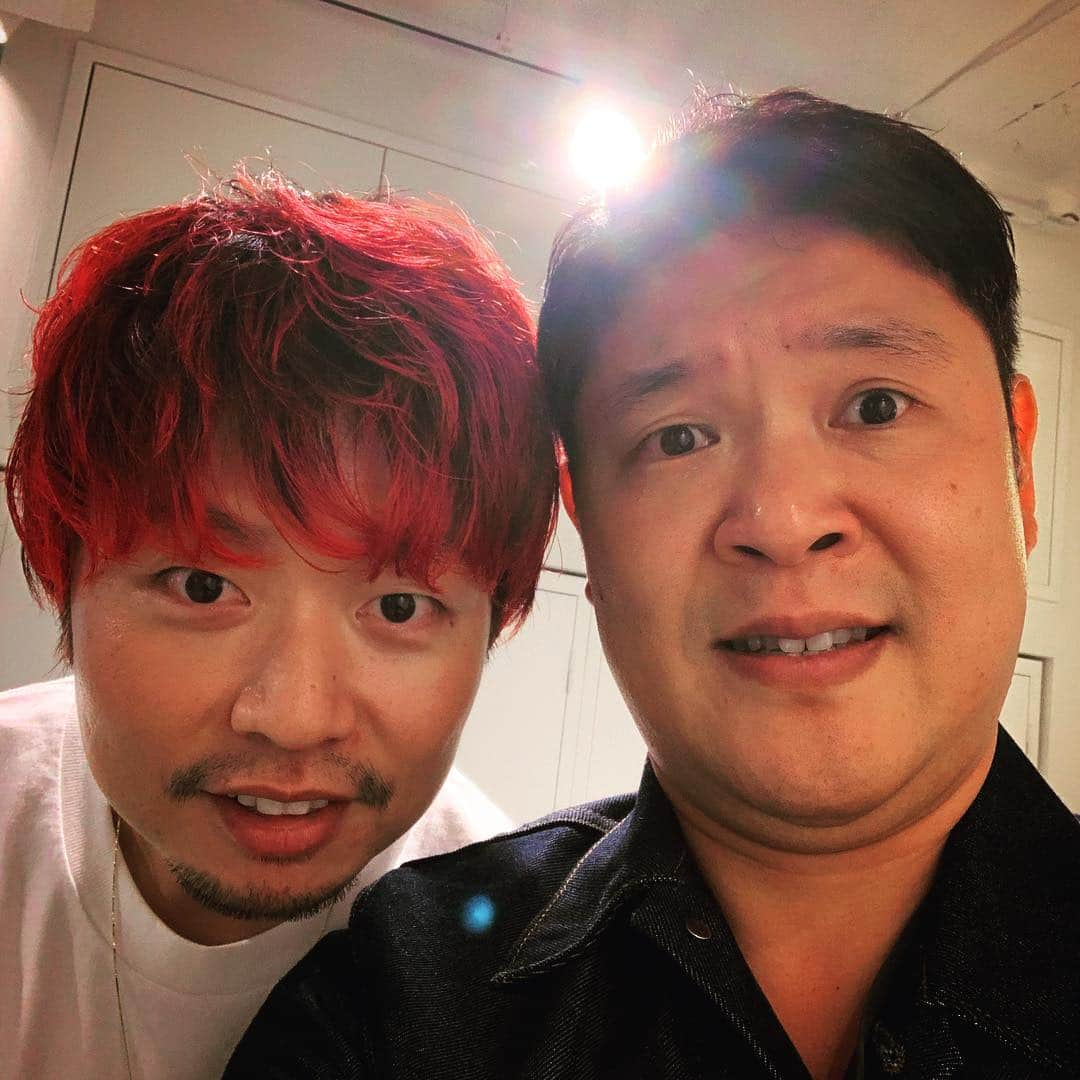 竹井亮介さんのインスタグラム写真 - (竹井亮介Instagram)「長年髪を切ってもらってる草ちゃんと。 2019年5月22日。 #evoketokyo #草薙慶典」5月22日 19時06分 - takeiryosuke