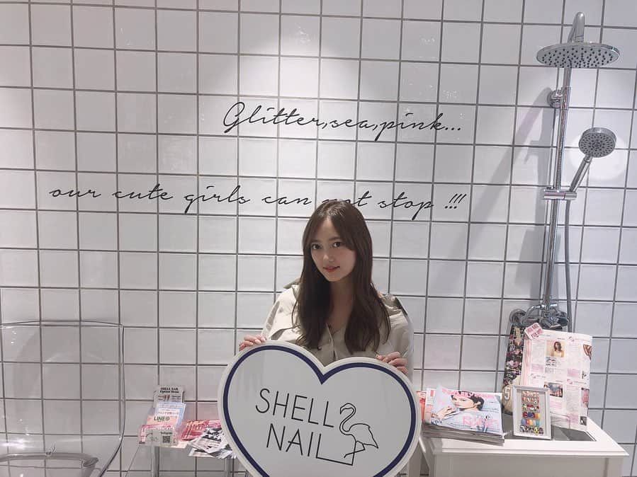 加藤雛のインスタグラム：「学生時代からお世話になっている shellnail に行ってきたよ  ネイルは @shell_erina のお任せで😌 ニュアンスネイルが可愛いくてお気に入り😌  フットの角質マッサージは びっくりするくらいつるつるに、、 ありがとうございます。  私の投稿を見たで、10%オフになるみたい！ 是非行ってみてね💅  #shellnail #横浜ネイルサロン #横浜ネイル」