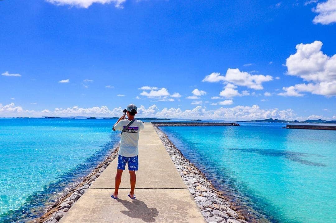 Be.okinawaさんのインスタグラム写真 - (Be.okinawaInstagram)「Crystal clear waters and bright blue sky: which part of this beautiful horizon would you frame? 📷: @sena_chura  #iheya #iheyaisland #이헤야 #이헤야섬 #伊平屋 #伊平屋島 #seaside #bluesea #beautifulsea #bluesky #beokinawa #visitokinawa」5月22日 19時15分 - visitokinawajapan