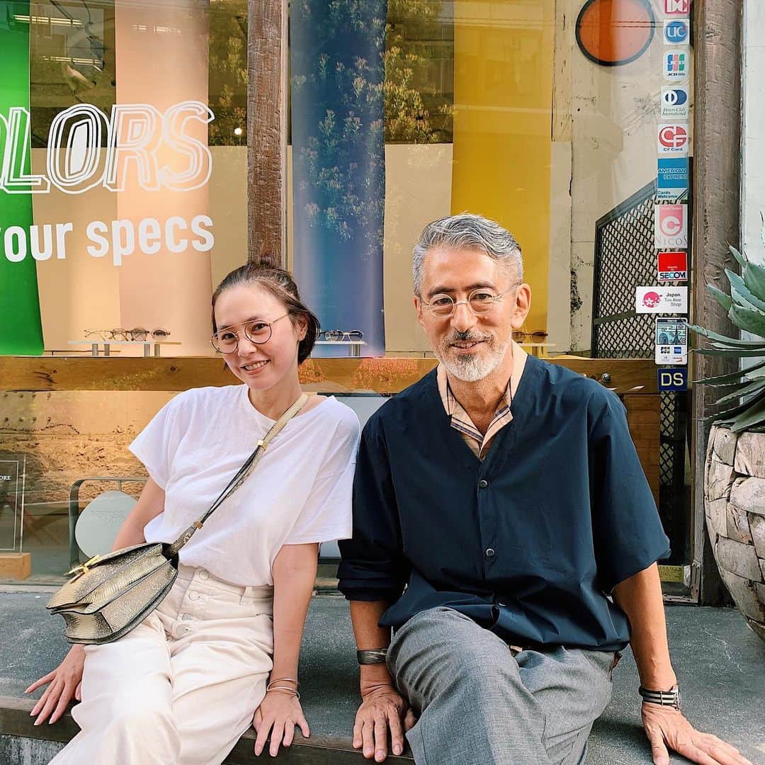 のインスタグラム：「本日浅見れいなさんがご来店。飾らない人柄と最高にチャーミングな笑顔にスタッフ一同虜です。ダブルブリッジのAHLEMを雰囲気良く掛けこなしていただき、どうもありがとうございます。 #customer  @reina_asami  #eyewear  @ahlem  @ahlemmanaiplatt  #store  @globespecs_official  #tetsuyaokada  #tokyo  #opticalstore」