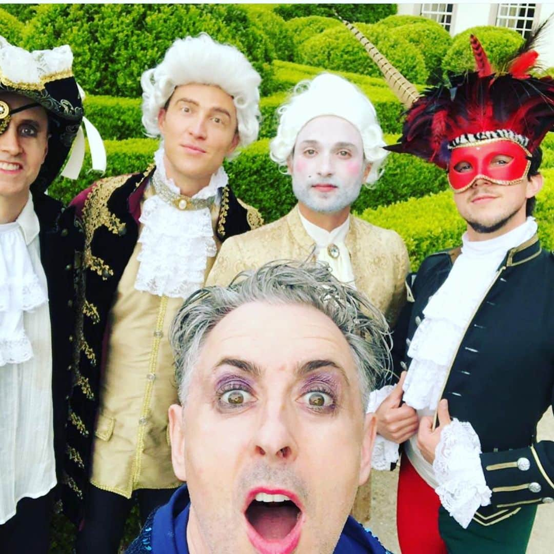 アラン・カミングさんのインスタグラム写真 - (アラン・カミングInstagram)「This past week in Sintra, Portugal for the big four oh of the gorgeous @lorenzomartone !! What an amazing, hilarious, frisky time was had by all. Bravo Lolo! #LM40」5月22日 19時16分 - alancummingreally