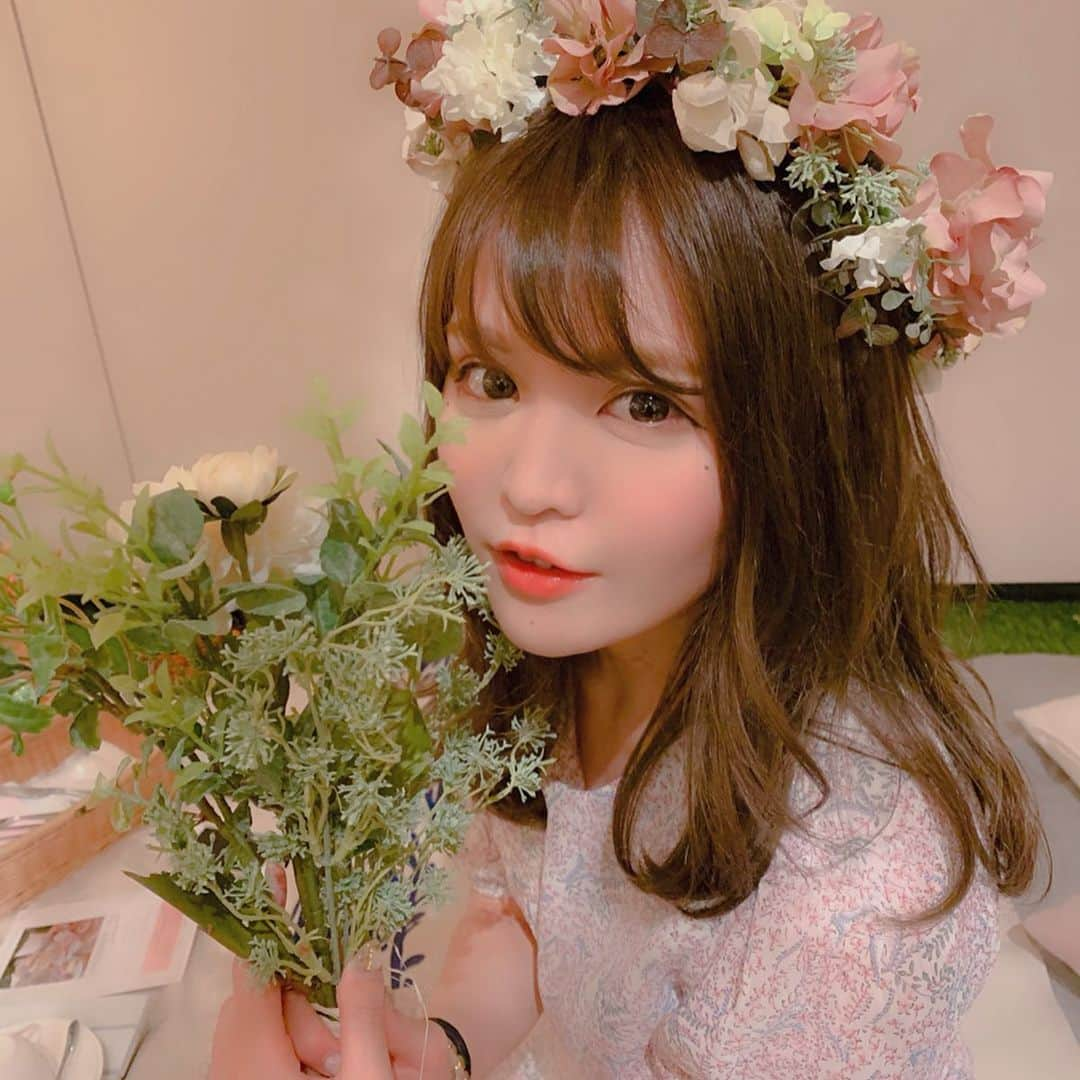 ななぴさんのインスタグラム写真 - (ななぴInstagram)「💐﻿ ﻿ フルーツピクニックとやらに﻿﻿ 行ってきたのですが﻿﻿ すごく楽しかった…☺️﻿﻿ ﻿﻿ 可愛いものがいっぱいあった！﻿ ﻿ ケーキも可愛くて美味しかったし﻿ 芝生はふわふわでした*⍤⃝*♡﻿ ﻿ #花柄ワンピ #フルーツピクニック #cafe #女子会」5月22日 19時27分 - __nanapgram__