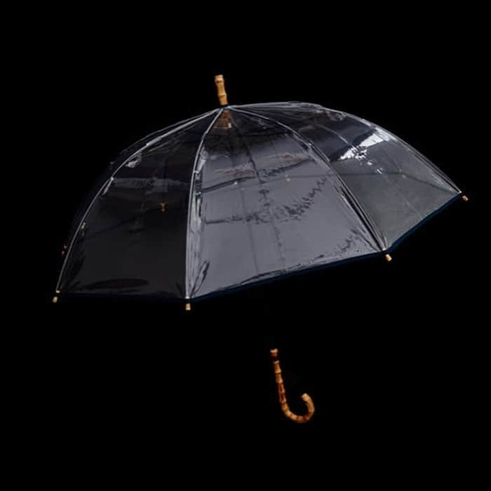 マイダルタニアンさんのインスタグラム写真 - (マイダルタニアンInstagram)「【 PRECIOUSE ITEM NO,58 " UMBRELLA " 】  使い捨てのイメージがあるビニール傘ですが、Shinzoneが着目したのは究極の高級ビニール傘の存在。  ホワイトローズ社は江戸時代から続く老舗の傘メーカーで、世界で最初に透明フィルム傘を開発。ビニール素材を完全な防水素材であることに着目し、開発以来60年作り続けています。  Shinzoneがセレクトしたのは片手で使えてお子様と一緒でも安心なジャンプ式。  手元と石突に寒竹天然木を使用しクラシックでありながら、逆支弁で傘の内側の空気が抜け、強風や台風の日にも安全に持ていただけます。  Shinzone オフィシャルHPのPRECIOUSE ITEMページにてご紹介。  ぜひご覧くださいませ！  #Shinzone #シンゾーン #shinzone_import2019ss #umbrella #傘  #ホワイトローズ社 #madeinjpapan」5月22日 19時28分 - shinzone_official