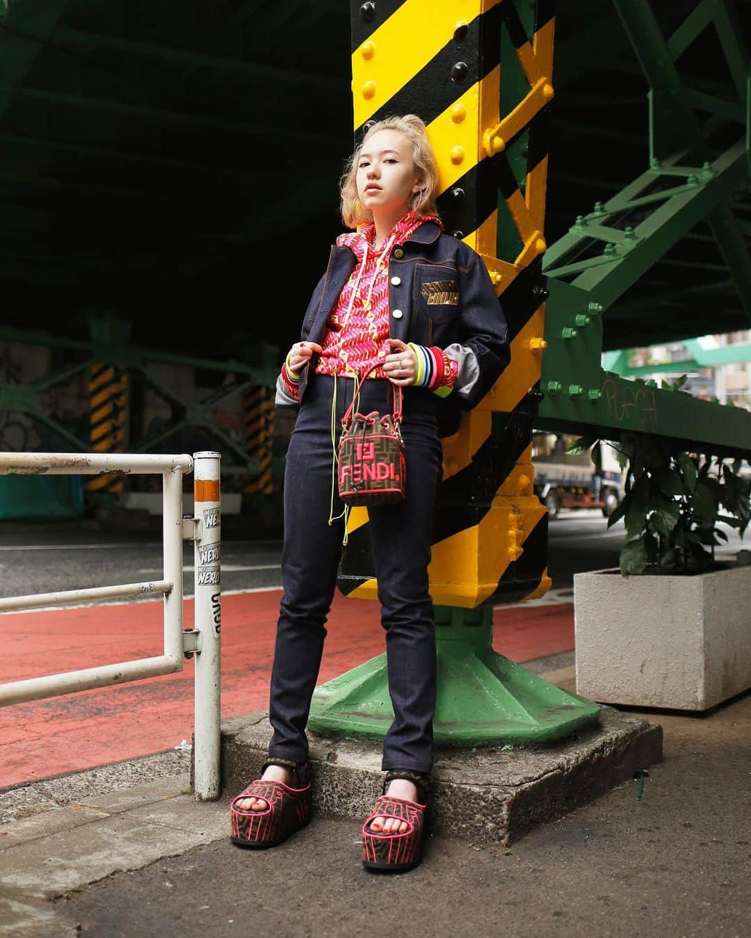 Droptokyoさんのインスタグラム写真 - (DroptokyoInstagram)「TOKYO STREET STYLE Name: @ashley__0625  Jacket: @fendi Hoodie: @fendi Pants: @fendi Shoes: @fendi  Bag: @fendi  #fendiromamor#pr#streetstyle#droptokyo#tokyo#japan#streetscene#streetfashion#streetwear#streetculture#fashion#harajuku#ファッション Photography: @abeasamidesu  Styling: @masaakiida」5月22日 19時29分 - drop_tokyo