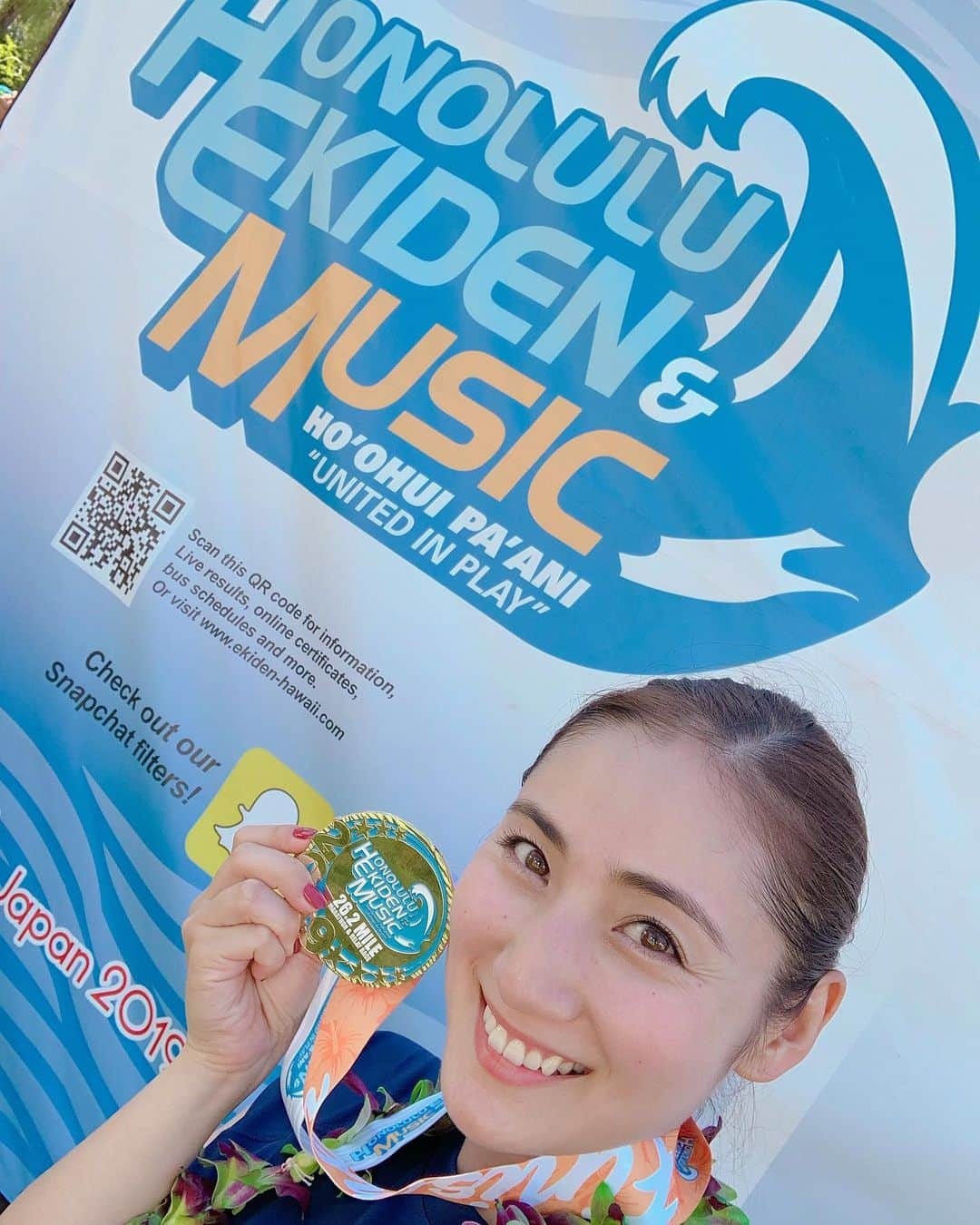 紗綾さんのインスタグラム写真 - (紗綾Instagram)「「Honolulu Ekiden&Music2019」 @hnlekidenhi #CPFU Bチーム 4区無事走りきりました🏃🏽‍♀️✨✨ 私が走る直前の小林花桜里さんからタスキを貰うとき、目の前に虹が架かったんです🌈 これはツイテル！！！と思いました💖 前を見ると虹、左を見ると絶景の海という最高なロケーションの4区。 海抜70mほどのキツい坂も、虹に向かいながら走ったらキツさが少し和らぎました☺️🌈 慣れない暑さでのマラソンでしたが、水をかぶりながらなんとかタスキを繋ぐ事が出来良かった✨ #ホノルル駅伝 最高でした🤙🏽🌴 また出たい😆😆😆 #hnlekiden  #champion #championjp #champion100 #駅伝 #マラソン #マラソン女子 #ランニングウェア #ランニング女子 #ハワイ #hawaii #ホノルル #Honolulu 時計→ #suunto @suuntojapan  シューズ→ #medifoam @medifoam_official」5月22日 19時34分 - saaya_official_