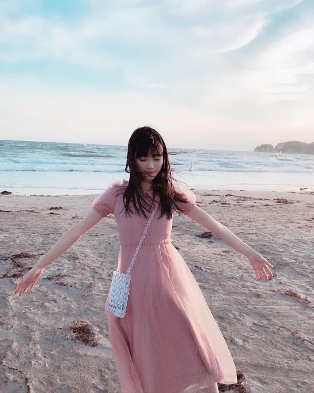 阿知波妃皇のインスタグラム：「寒くて靴下はいちゃった」