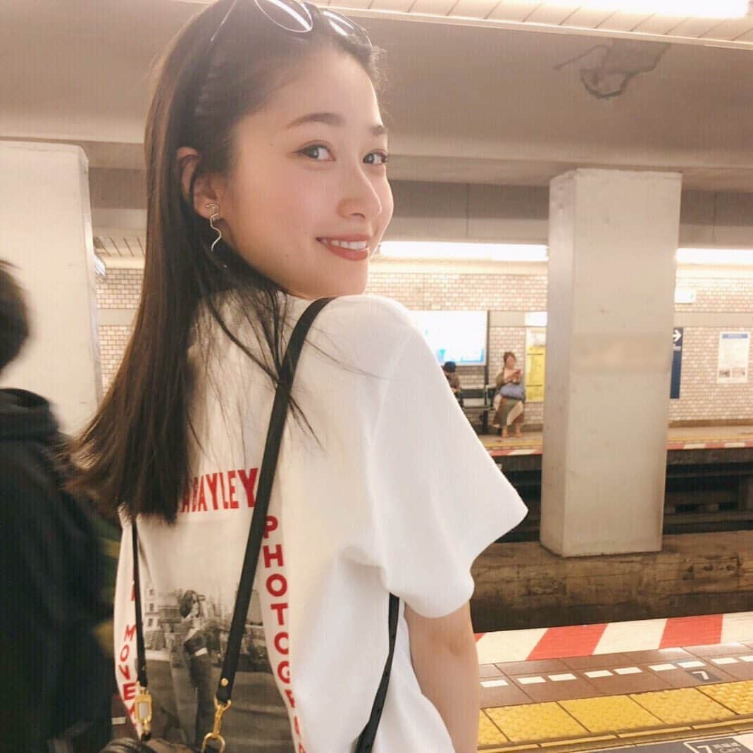 熊谷江里子さんのインスタグラム写真 - (熊谷江里子Instagram)「ずっと体調崩してて、、やっと！ 回復してきました😔 流行ってるみたいなのでみなさん気をつけてくださいね！ ・ ・ お気に入りのバックプリントTシャツ❤︎」5月22日 19時48分 - eriko___kumagai