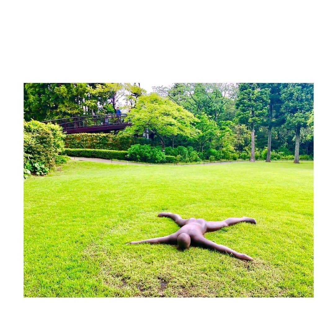 のインスタグラム：「2019.05.22 .  作品名『密着』 シュール過ぎて1番好きだった。 . . . #芸術とは」