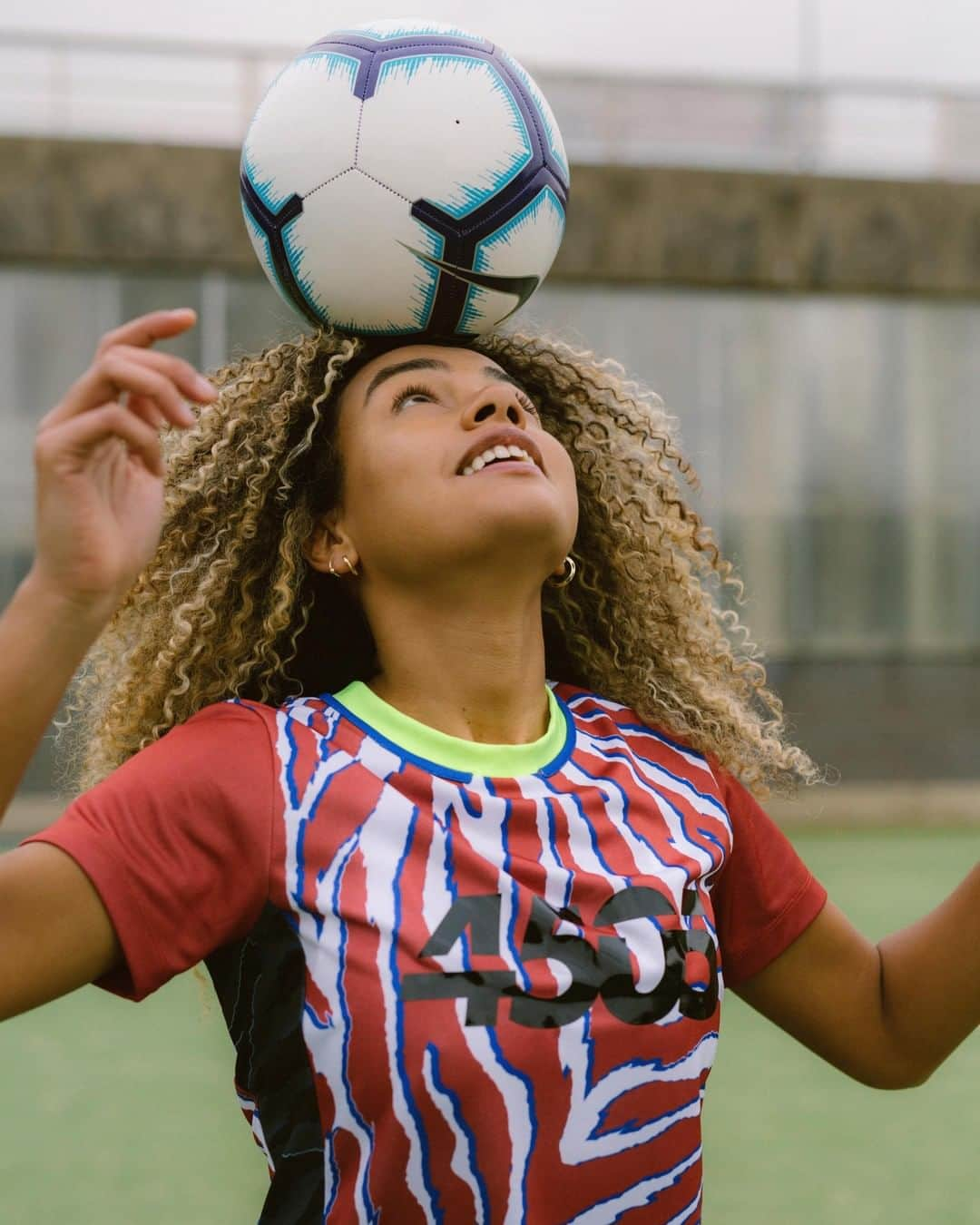 ASOSさんのインスタグラム写真 - (ASOSInstagram)「Let's hear it for women's football 🙌 ⚽️ 📸 @oceanlewis 🔎 ASOS 4505 football shirt (1475697) 🗣 Image description: Ocean wearing ASOS 4505 for ASOS Magazine」5月22日 20時06分 - asos