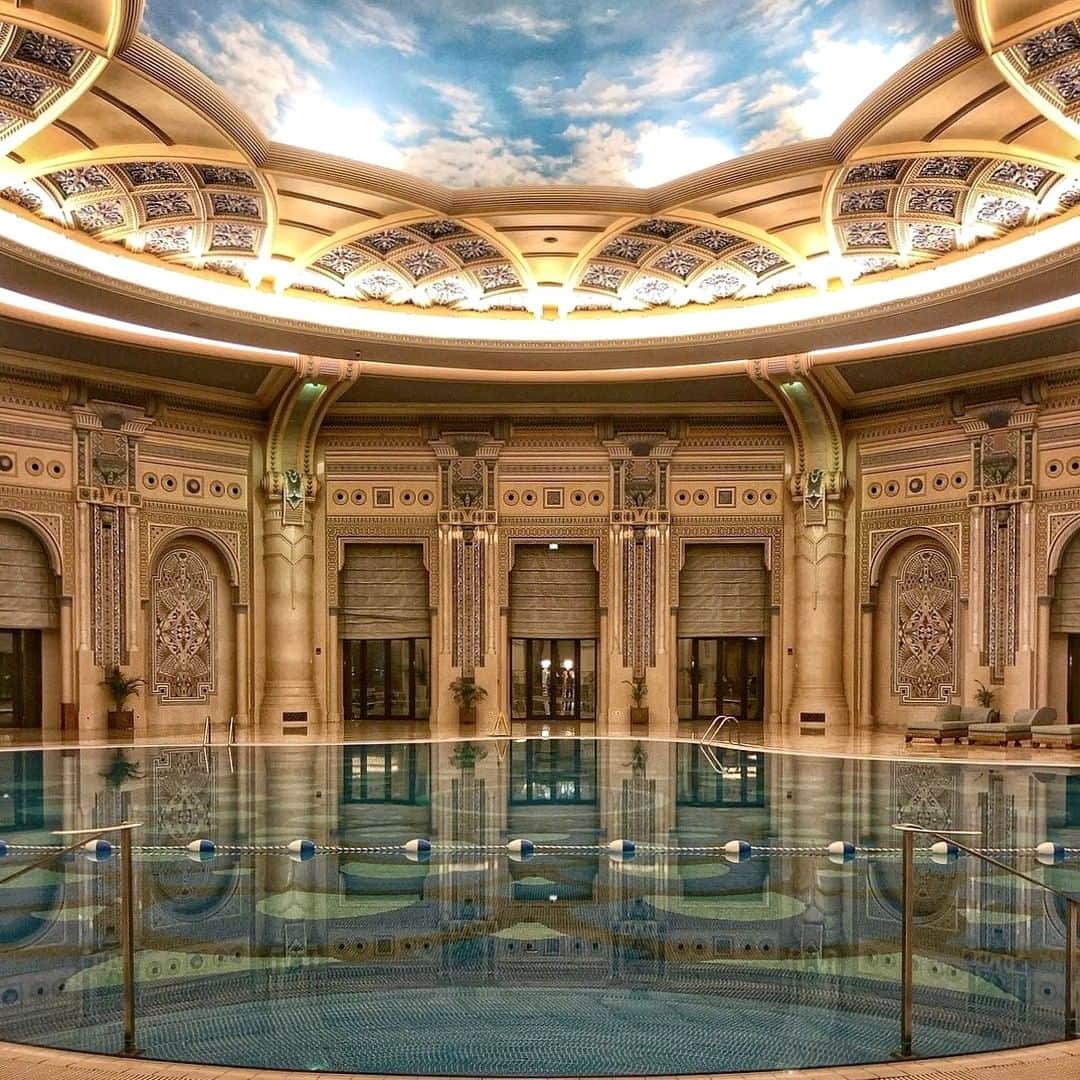 リッツ・カールトンさんのインスタグラム写真 - (リッツ・カールトンInstagram)「Relax like a royal amid the regal design of The Ritz-Carlton, #Riyadh. ⁣⠀ ⁣⠀ #pool #interiordesign #design #regal #relax #poolside #swimmingpool #travel #travelgram #Instatravel #traveldiaries via – @illies_amar」5月23日 7時00分 - ritzcarlton