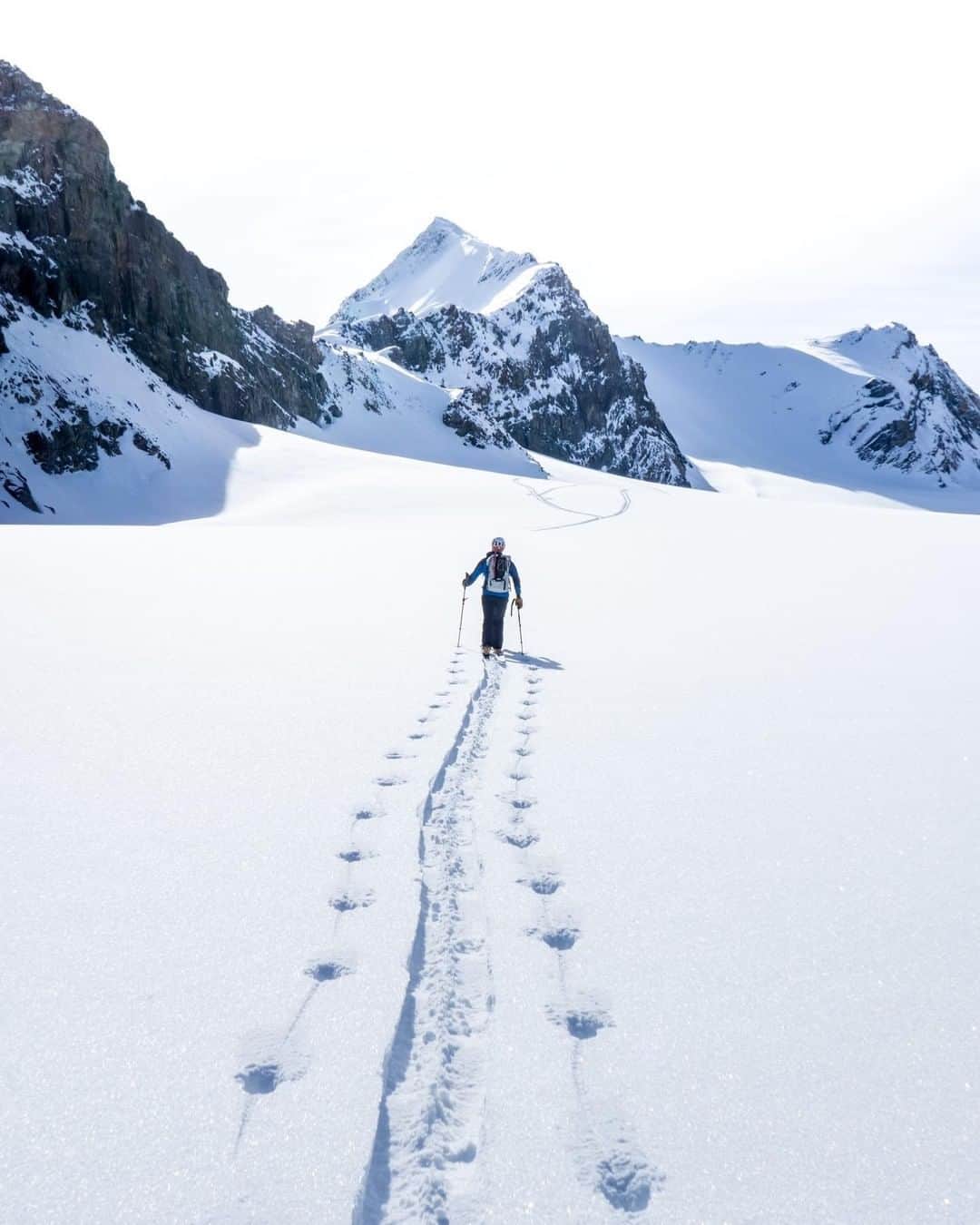 REIさんのインスタグラム写真 - (REIInstagram)「REI members are the adventurers who break trail so others can find their way.  Photo: @shaylielrod in Icefields Parkway, Alberta, #Canada. #REImember」5月23日 7時01分 - rei