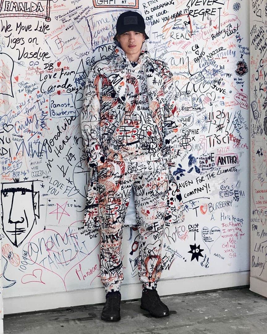 HYPEBEASTさんのインスタグラム写真 - (HYPEBEASTInstagram)「@hypebeaststyle: With bold prints and an extensive color palette to match, take a look at what @burberry has in store for its Fall/Winter 2019 collection. Photo: Burberry」5月23日 7時01分 - hypebeast