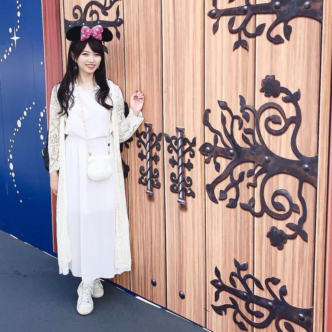 嶋村瞳さんのインスタグラム写真 - (嶋村瞳Instagram)「先日の林修の今でしょ！講座見てくれた皆様ありがとう❤たくさんうつってたぁ！  #model #picoftheday #ootd #ootdfashion  #make #fashion #instagood #instalike  #beautiful #instapic #instafashion #セミロング #似合わせカット #ヘアアレンジ #小顔ヘア #小顔 #美白 #美肌 #黒髪 #メイク #ボートレース #リポーター #グラビアアイドル  #モデル #撮影会 #ディズニー #ディズニーランド #disney #ファッション #コーデ」5月23日 5時32分 - hitomi_shimamura_official