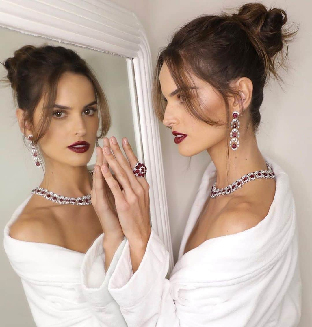 Vincent Oquendoさんのインスタグラム写真 - (Vincent OquendoInstagram)「BEYOND stunning #izabelgoulart today 💋 hair by @jennifer_yepez #makeupbyme using @shiseido #beautyreimagined」5月23日 5時38分 - makeupvincent