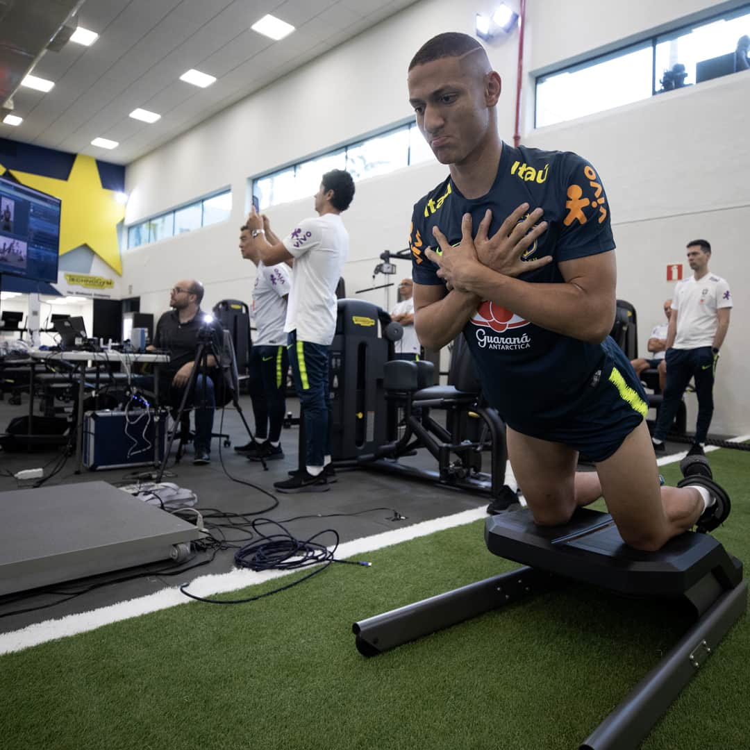 サッカー ブラジル代表チームさんのインスタグラム写真 - (サッカー ブラジル代表チームInstagram)「Chegaram cedo e foram suar a camisa na academia da Granja Comary! 🏋💪⚽🇧🇷 ⠀ Fotos: @lucasfigfoto / CBF」5月23日 5時55分 - cbf_futebol