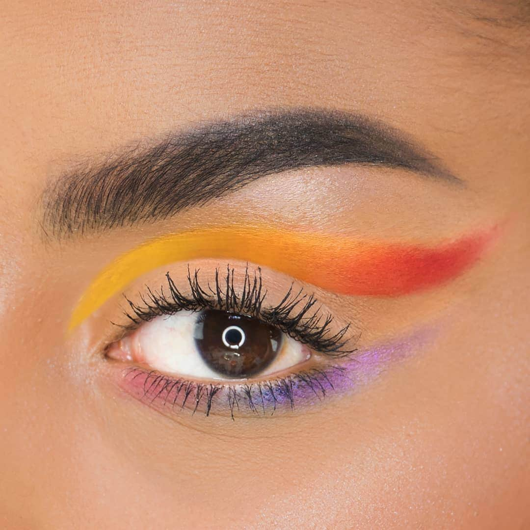 Tarte Cosmeticsさんのインスタグラム写真 - (Tarte CosmeticsInstagram)「RAINBOW CUT CREASE GLAM! 🌈 Head to our YouTube channel (tarte cosmetics) to learn how to get this lewk using our NEW #jessiepaegextarte let it rain-bow eye set (BONUS: it comes with a FREE deluxe size lights, camera, lashes™ 4-in-1 mascara) 🏳️‍🌈 NOW on tarte.com! #tartepride #rethinknatural #naturalartistry」5月23日 6時22分 - tartecosmetics