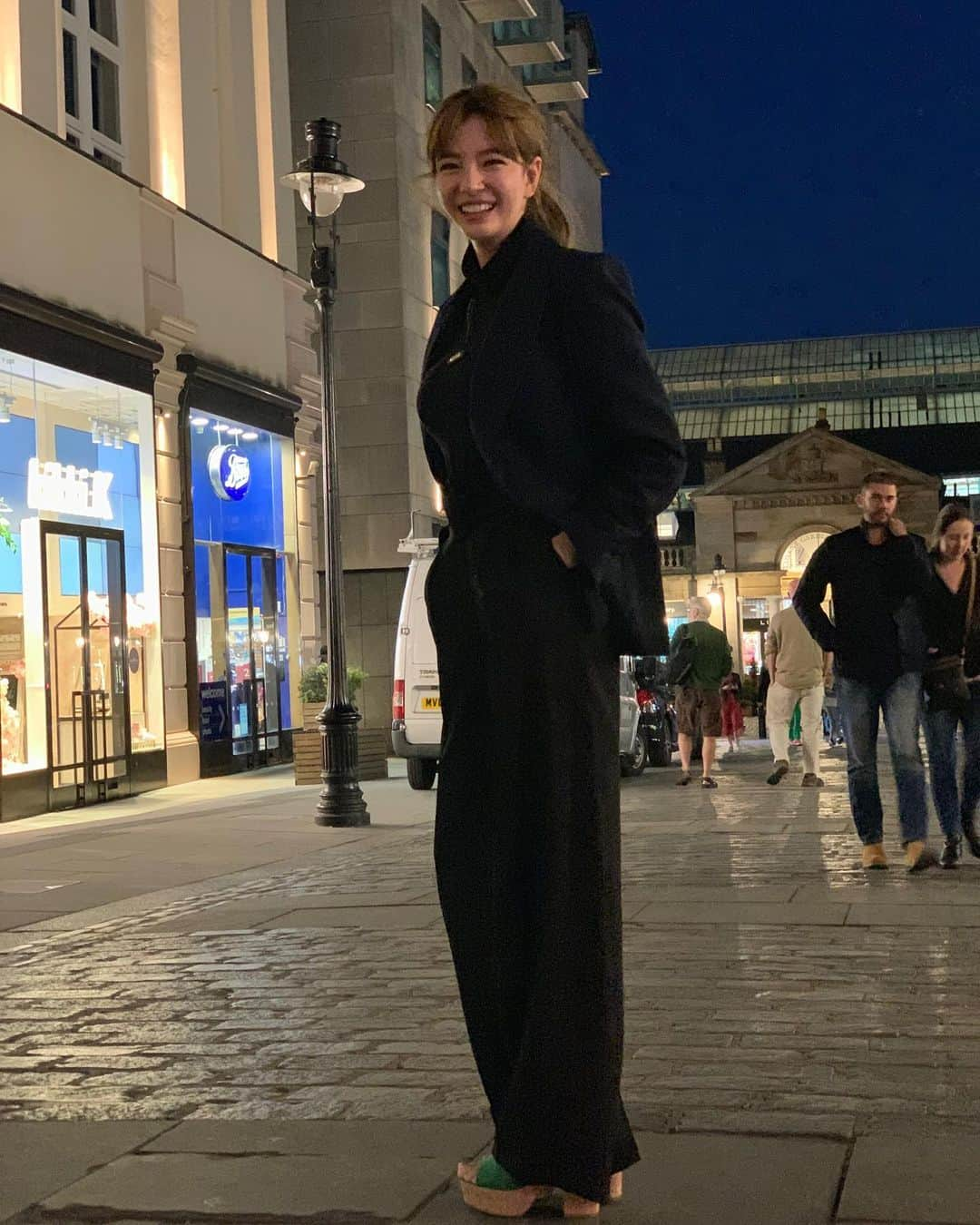 Shannonさんのインスタグラム写真 - (ShannonInstagram)「Covent Garden 🌸  Photo: @lees_c」5月23日 6時16分 - shannonarrumwilliams