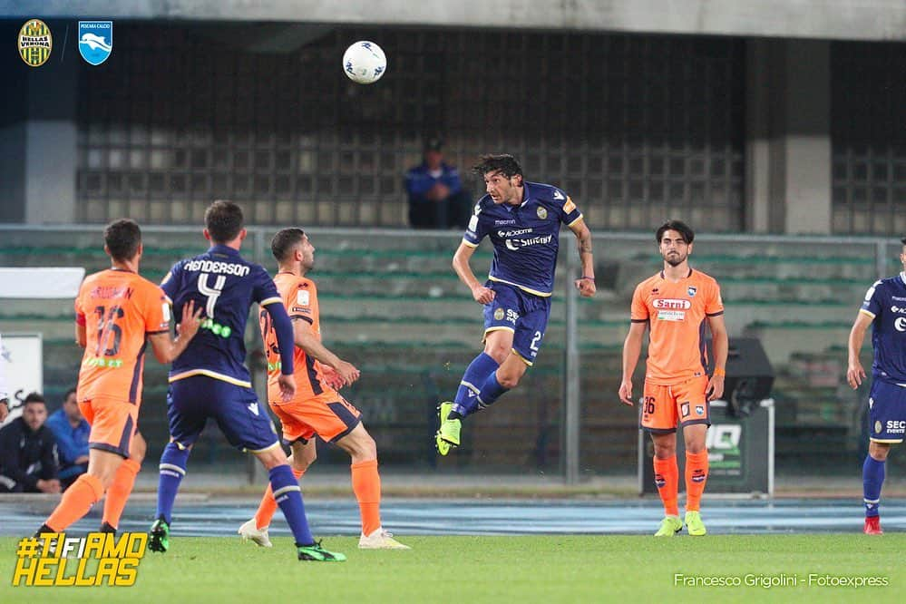 エラス・ヴェローナFCさんのインスタグラム写真 - (エラス・ヴェローナFCInstagram)「Le 📸 di #VeronaPescara, semifinale d'andata dei #Playoff  #DaiVerona #TIfiAMOHELLAS」5月23日 6時18分 - hellasveronafc