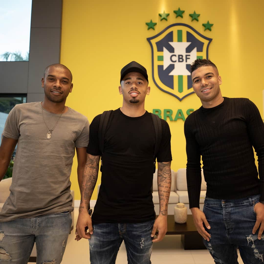 サッカー ブラジル代表チームさんのインスタグラム写真 - (サッカー ブラジル代表チームInstagram)「Trio na área! Fernandinho, Gabriel Jesus e Casemiro se apresentaram há pouco na Granja Comary. ⠀ Os convocados estão chegando! ⚽🇧🇷 ⠀ Foto: @lucasfigfoto / CBF」5月23日 6時24分 - cbf_futebol