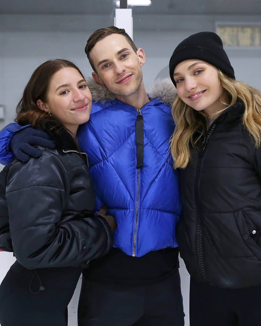 YouTubeさんのインスタグラム写真 - (YouTubeInstagram)「Time to swizzle! @adaripp teaches @maddieziegler and @kenzie some of his favorite moves on the ice. Link in bio to watch ⛸」5月23日 6時27分 - youtube