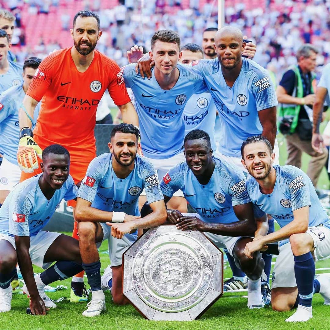 リヤド・マフレズのインスタグラム：「🏆🏆🏆🏆 An unforgettable year !! Thanks to the fans for your welcome since the very first day I came here... Always an amazing support 💙 And thanks to this incredible team,  club and staff. The bar is set high but hopefully next year we can push it even higher. #ComeOnCity @mancity」