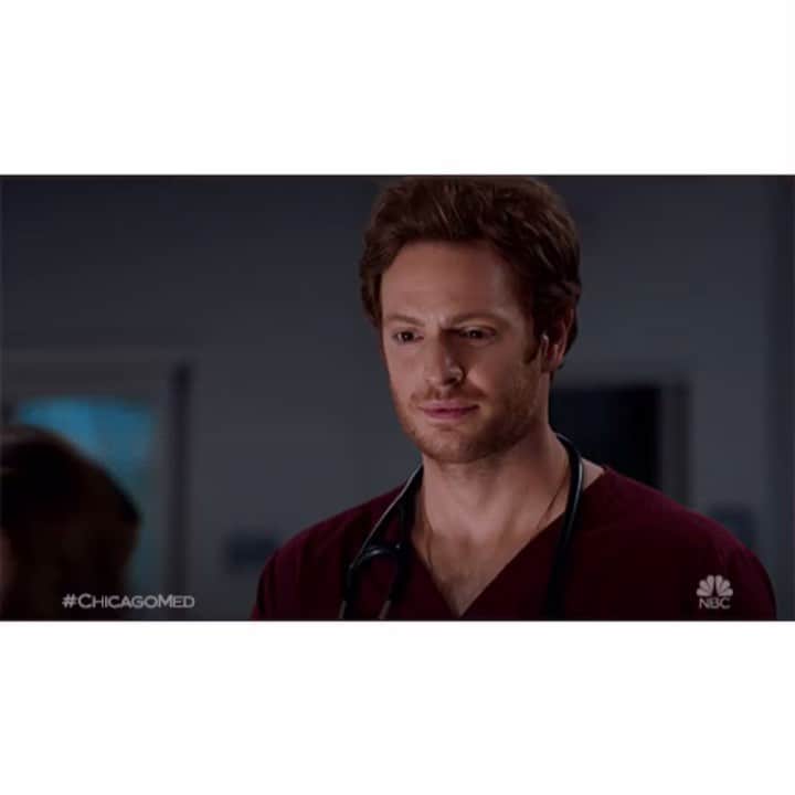トーレイ・デヴィートのインスタグラム：「Season 4 is walking out on you the same way Manning is trying to walk out on Halstead. Will it be the end of them for good, or will they get a season 5 as well.... Tune in to tonights finale to find out! #ChicagoMed #OneChicago #finale」