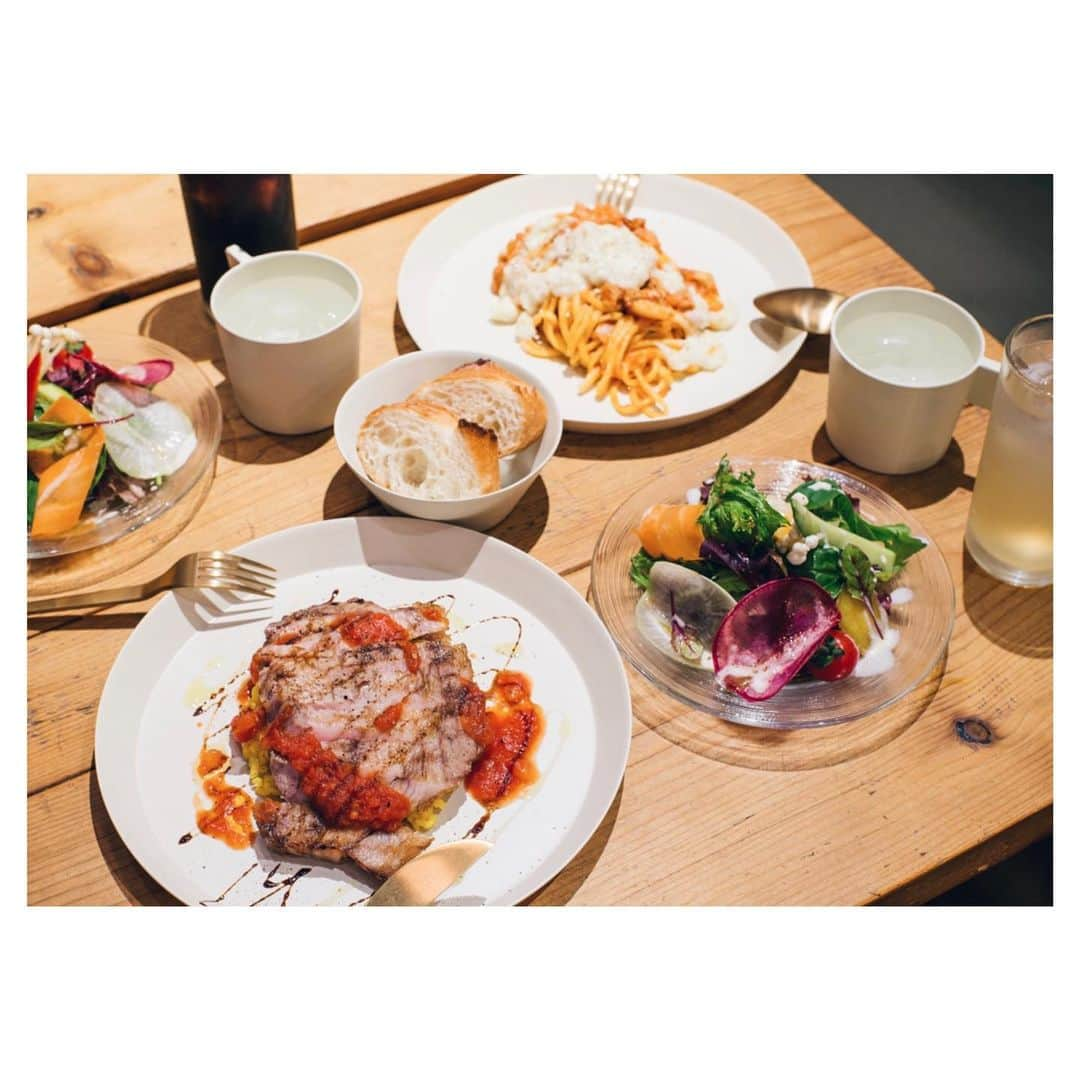 ideaco online storeさんのインスタグラム写真 - (ideaco online storeInstagram)「・ ＼usumonoでランチ☻／ 竹で出来たバンブーメラミン食器シリーズ。 ・ キッズ食器としてもお馴染みのメラミン食器が、 大人も一緒に使いたくなる、"使いたい"、 シンプルで上品な質感とカラーに。 薄くて軽くて割れにくく、お家づかいはもちろん、 アウトドアにも◎ ・ ideaco usumono(ウスモノ) ¥432〜¥1,080 ・ ・ 撮影ご協力は @ark_cafe_dining さん。 usumonoにランチ盛っていただきました♩ 心も広くてゴハンもとっても美味しいー!! お近くへお越しの際は是非遊びに行ってみてくださいませ☺︎ #arkcafedining #肥後橋 #肥後橋カフェ #肥後橋ランチ ・ #ideaco#イデアコ#usumono#ウスモノ#usumonoplate24 #パスタ部 #usumonominibowl #パン#usumonocup #コーヒーカップ#肉ランチ#ランチプレート#バンブーメラミン#メラミン食器#アウトドア#アウトドアリビング#キャンプ食器 #器#おうちごはん#カフェごはん#おうちカフェ#カフェスタグラム#フードフォト#テーブルフォト#lunch#foodstagram」5月22日 21時58分 - ideaco_home