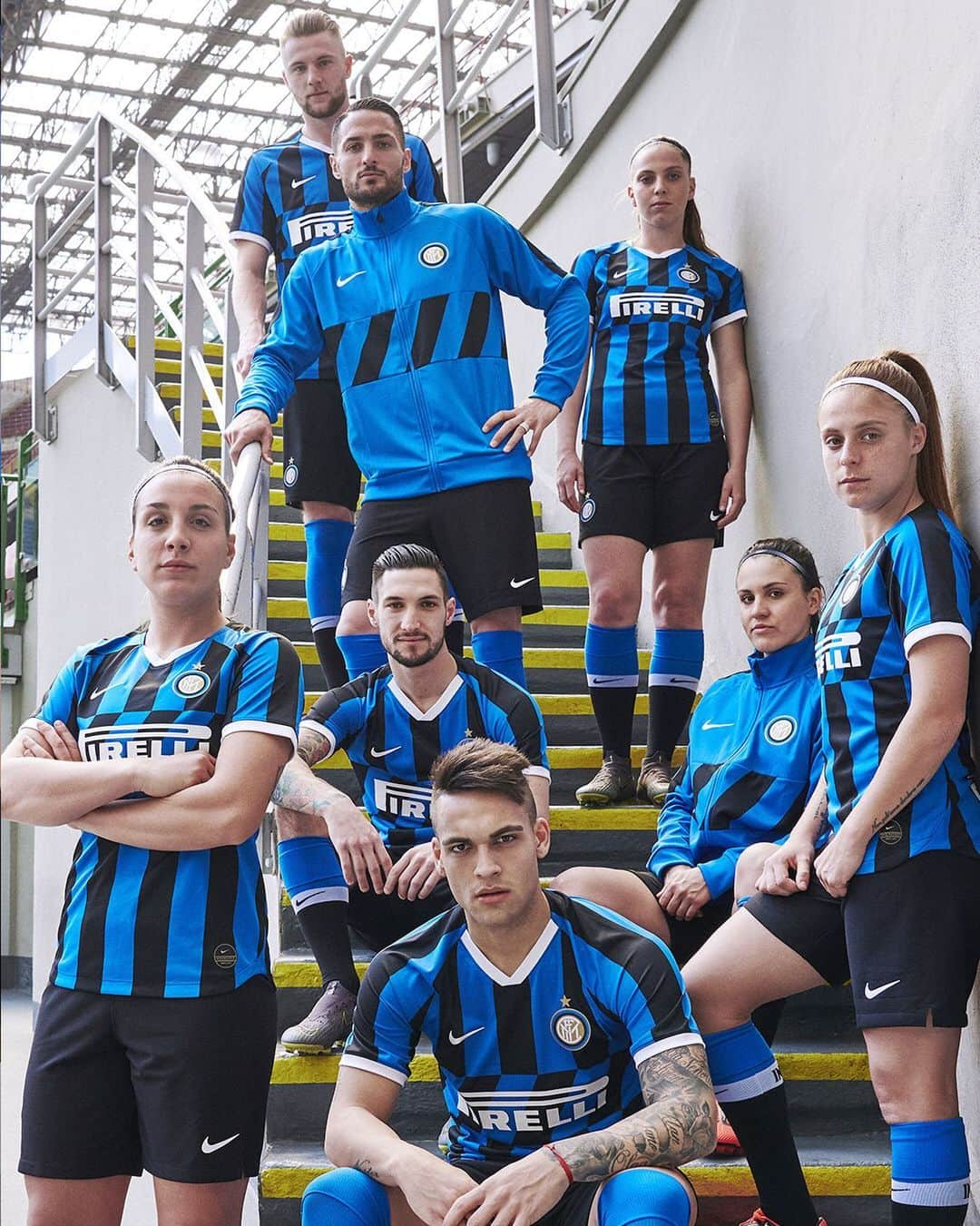 インテルナツィオナーレ・ミラノさんのインスタグラム写真 - (インテルナツィオナーレ・ミラノInstagram)「INTER 19/20 HOME KIT ⚫️🔵🔥 The #Nerazzurri will wear their new shirt for #InterEmpoli! #Inter #ForzaInter #NikeFootball #Nike #Kit #Jersey #Football」5月22日 22時00分 - inter