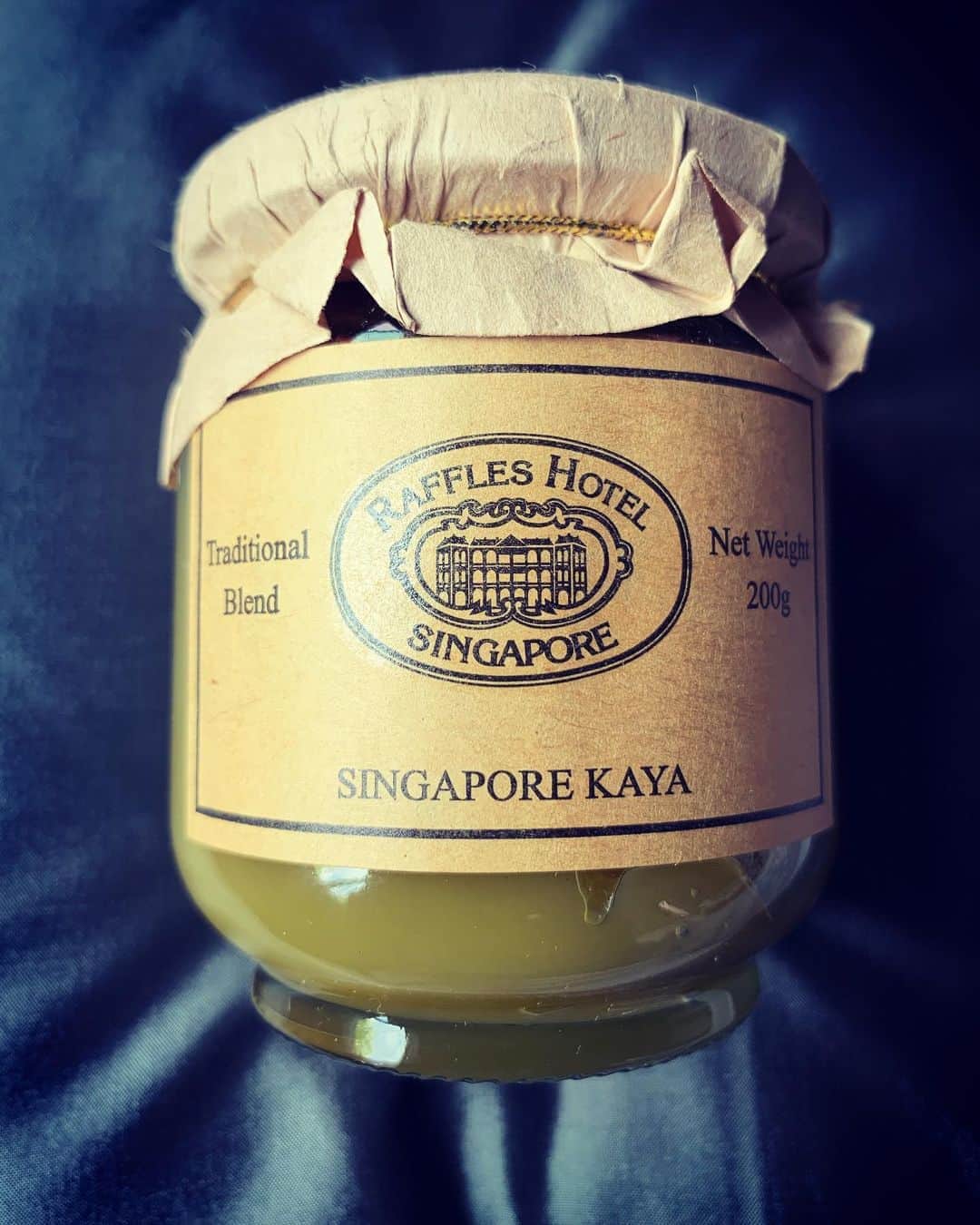 鈴木結女さんのインスタグラム写真 - (鈴木結女Instagram)「そしてシンガポール土産に頂いたコチラ。美味！！ココナッツ好きにはたまらない… #singaporekaya #raffleshotel #coconutlover #yumyum」5月22日 22時13分 - yumelynx