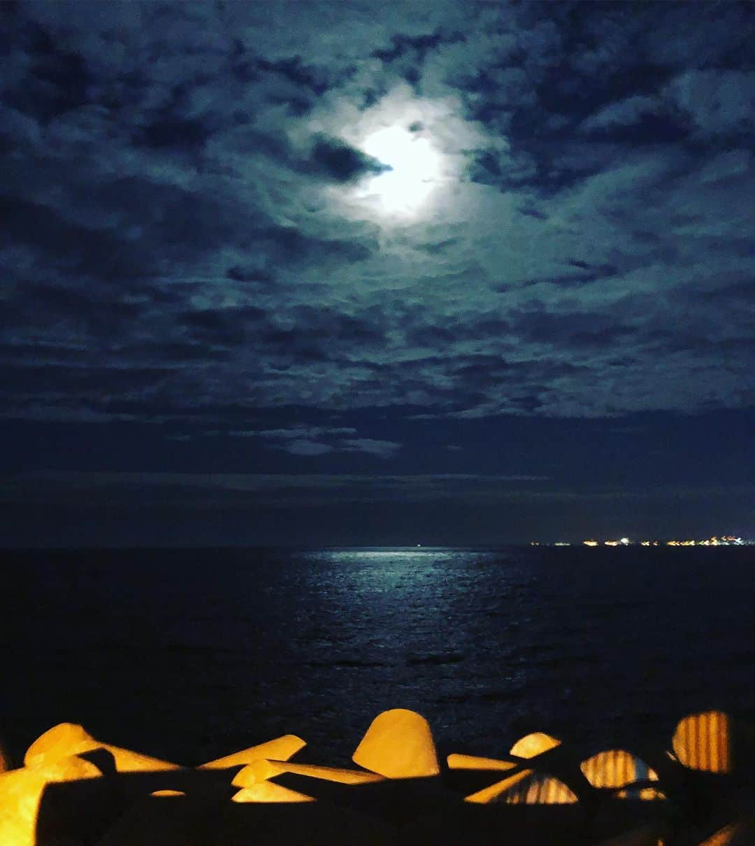 リュ・スヨンさんのインスタグラム写真 - (リュ・スヨンInstagram)「#Moon #sun?」5月22日 22時14分 - suyoung_ryu