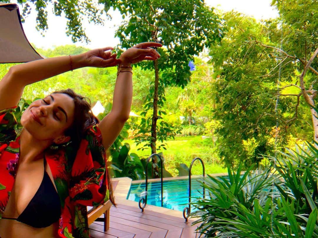 Ana Brenda Contrerasのインスタグラム：「Corren litros de resiliencia por mis venas ✨」