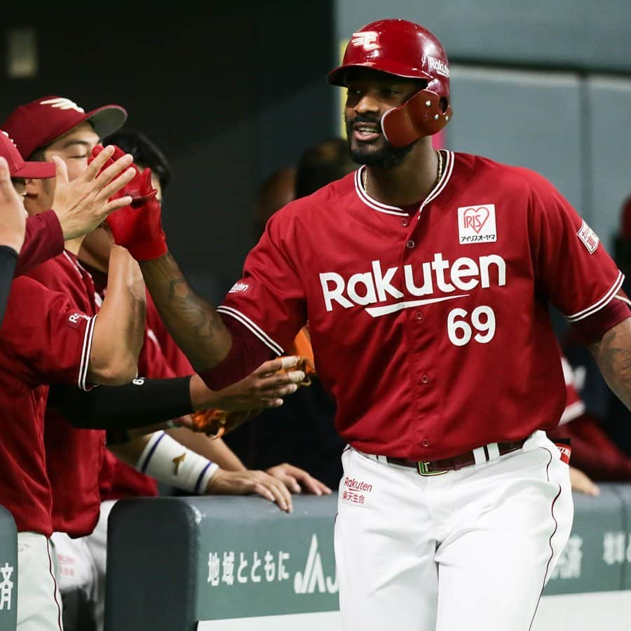 東北楽天ゴールデンイーグルスさんのインスタグラム写真 - (東北楽天ゴールデンイーグルスInstagram)「⚾️ ⚾️F 3-5 E⚾️ 接戦を制してイーグルス4連勝‼️ 2回にブラッシュ選手の13号2ランで先制💪🏼 同点の5回には茂木選手が決勝の勝ち越し5号ソロ‼️ そして先発の古川選手が5回3失点で今季初勝利✨ #rakuteneagles #RESTART #日本一の東北へ #茂木栄五郎 #古川侑利  #ブラッシュ」5月22日 22時12分 - rakuten_eagles