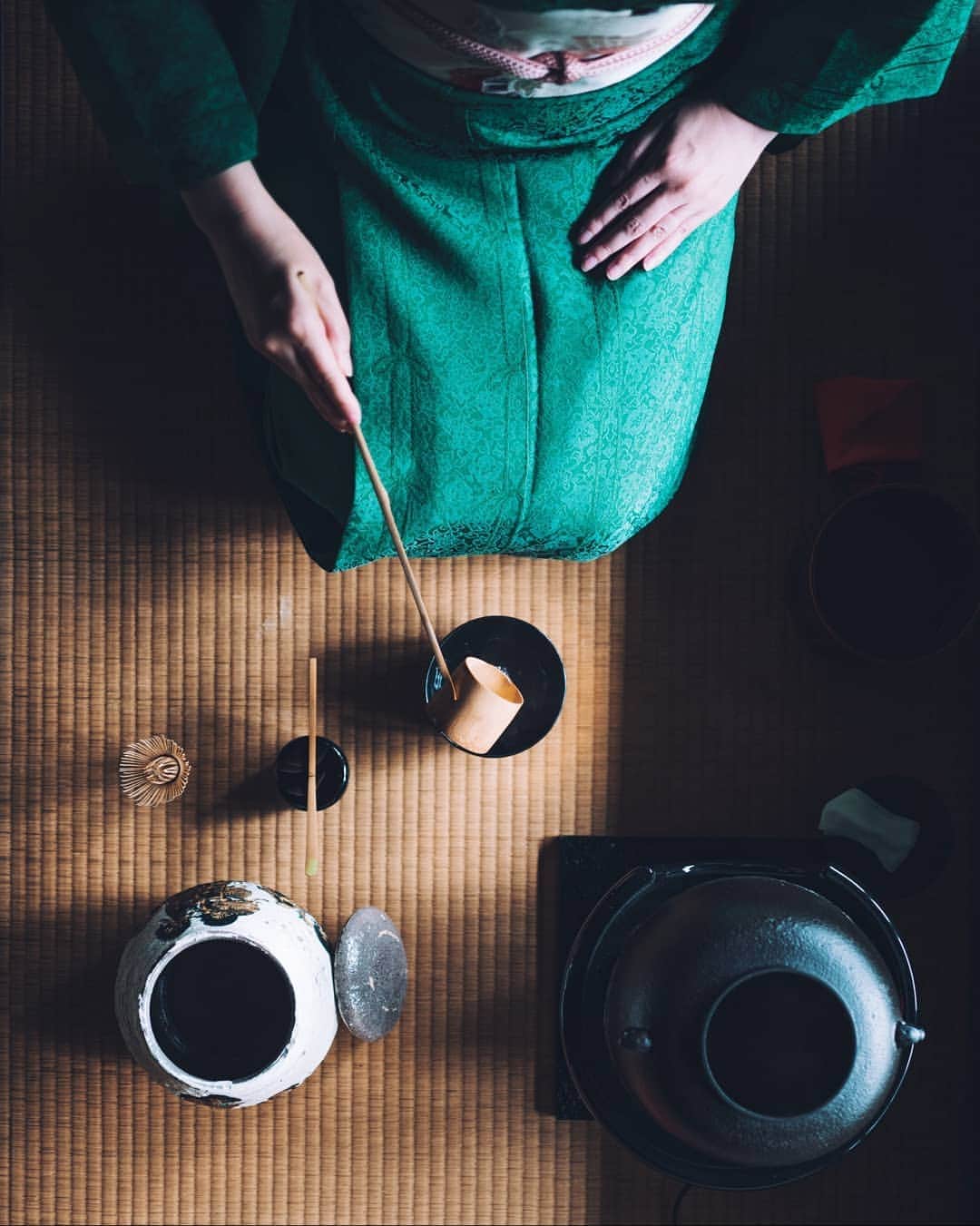 福田洋昭のインスタグラム：「Japanese tea ceremony is an excersize in precision. Precision governs how utensils are presented, how the towel is folded, the tea retrieved and the water poured.  So precise are the movements that no one seems to breath during the moment of experiencing it.  The ceremony dates as far back as the 16th century.  Four principles represent the way of tea: Wa (harmony), Kei (respect), Sei (purity) and Jaku (tranquility)  By going back to the basics of boiling water, making tea and sipping it, all with precision, a calm and refreshed state of mind — is the ultimate goal for those participating in a traditional Japanese tea ceremony.  Big thanks to Atsuko Mori-san @camellia.kyoto from Camellia Garden for allowing me to participate and capture her tea ceremony 🙏  #ArtOfPrecision #JaegerleCoultre @jaegerlecoultre」