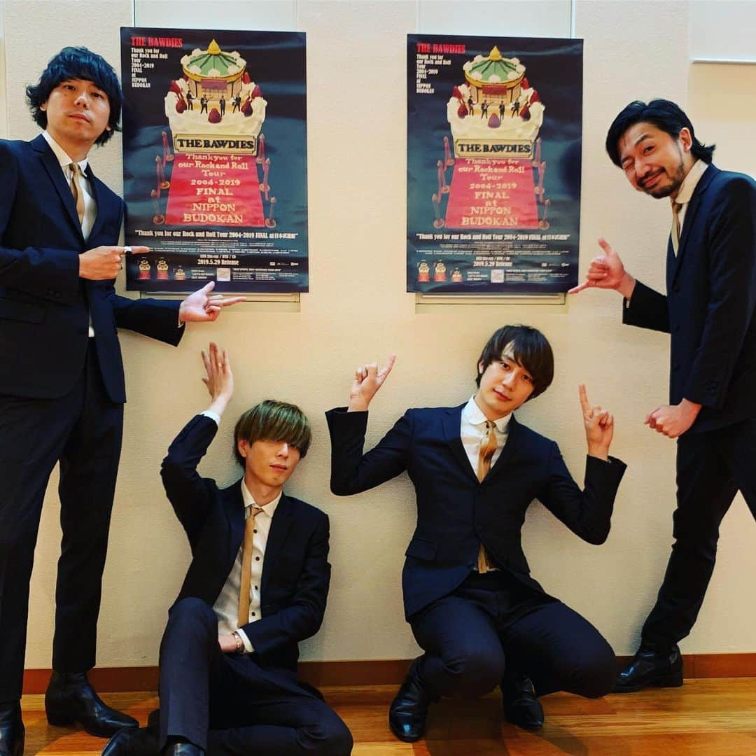 THE BAWDIESさんのインスタグラム写真 - (THE BAWDIESInstagram)「いよいよ来週！ぼくたちの3度目の武道館ライブ、そのDVD/blue-ray、CDが発売になります！ 結成してから15年。夢の舞台だった武道館。その夢の舞台に、立ち続けること、それが僕らのいまの夢です。 少しでも、あの日の雰囲気を多くの人に感じて欲しいです。 よろしくねん。 jim #bawdies #日本武道館 #楽しかったなあ」5月22日 22時15分 - thebawdies