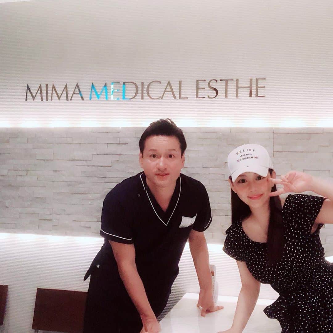 美馬怜子のインスタグラム：「妊娠中からお世話になっていた✨美馬メディカルエステ✨へ行ってきました😊💕 ＊  授乳からくる肩凝りを短時間で解消してくれて感謝💕 そして、左右差のない顔へとゴッドハンドが導いてくれます😉🌸 ＊ ＊ コース仕上げのプラセンタシートマスクは、次の日までプルプル肌が続くので大好き❤是非商品化してくださぁい❣️ . #美馬メディカルエステ #産後ケア #妊娠中も安心 #小顔矯正 #気持ちいい #美容オススメスポット@mima_medical_esthe」