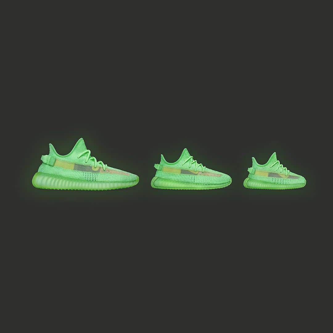 adidas Originalsさんのインスタグラム写真 - (adidas OriginalsInstagram)「YEEZY BOOST 350 V2 GLOW. AVAILABLE MAY 25 AT SELECT RETAILERS.」5月22日 22時16分 - adidasoriginals