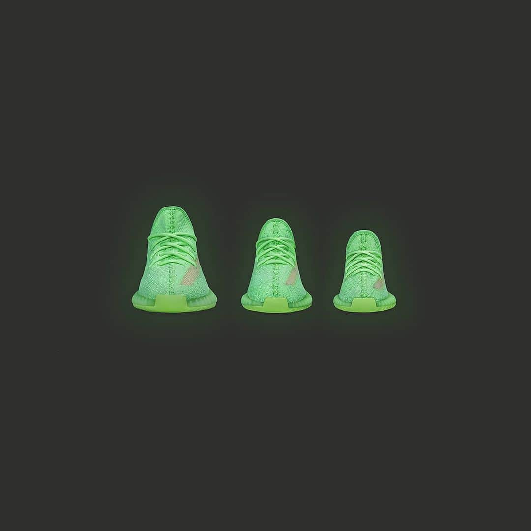 adidas Originalsさんのインスタグラム写真 - (adidas OriginalsInstagram)「YEEZY BOOST 350 V2 GLOW. AVAILABLE MAY 25 AT SELECT RETAILERS.」5月22日 22時16分 - adidasoriginals