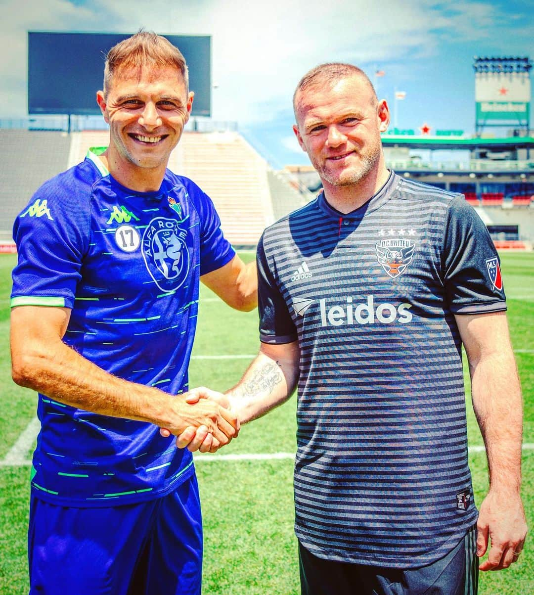 LFPさんのインスタグラム写真 - (LFPInstagram)「#LaLigaWorld: where legends meet! 🔝🤩 • #Joaquin #Rooney #RealBetis #DCUnited #LaLiga #LaLigaSantander」5月22日 22時18分 - laliga