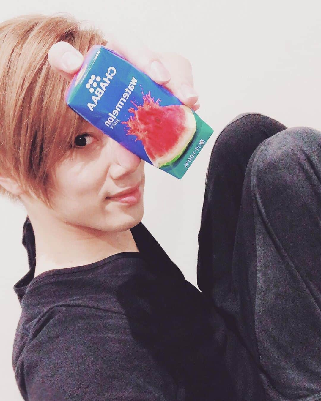 馬庭良介さんのインスタグラム写真 - (馬庭良介Instagram)「You all should try this drink.  Once you drink this, you remember what summer taste like. #recommended #drink #watermelon #スイカ #ジュース #美味しい #お勧め #夏の味」5月22日 22時31分 - maniwa_ryosuke