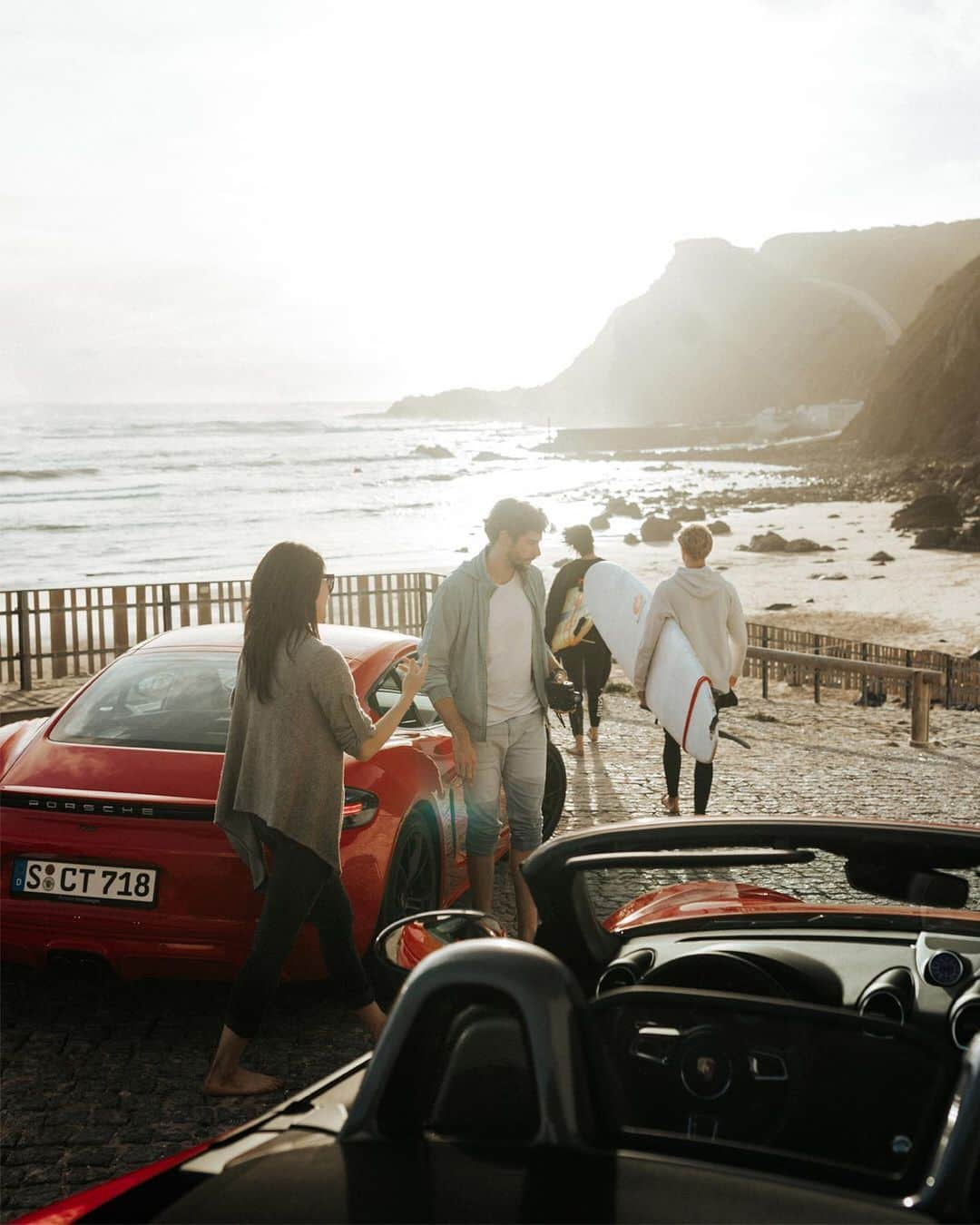 Porscheさんのインスタグラム写真 - (PorscheInstagram)「“In order to progress you have to disconnect from the online world.” Traveller @sorelleamore embarked with the new 718 T models on a digital detox road trip in Portugal. #GoneDriving #WelcometoLife #Porsche718 #718Boxster #718Cayman #718T #718 #DigitalDetox #Portugal #Algarve #Roadtrip __ Combined fuel consumption in accordance with EU 6: 718 T models: 8,2-7,9 l/100 km, CO2 emissions: 187-180 g/km」5月22日 22時25分 - porsche