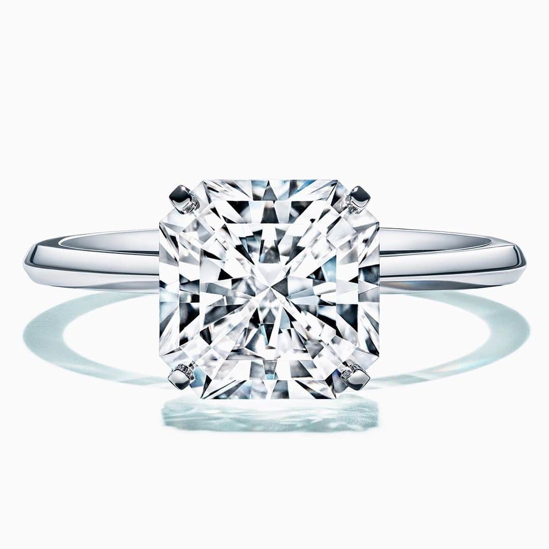 ティファニーさんのインスタグラム写真 - (ティファニーInstagram)「Are you game? When the grand prize is a #TiffanyTrue engagement ring, everyone wins. Like all Tiffany diamonds, #TiffanyTrue is responsibly sourced.」5月22日 22時28分 - tiffanyandco